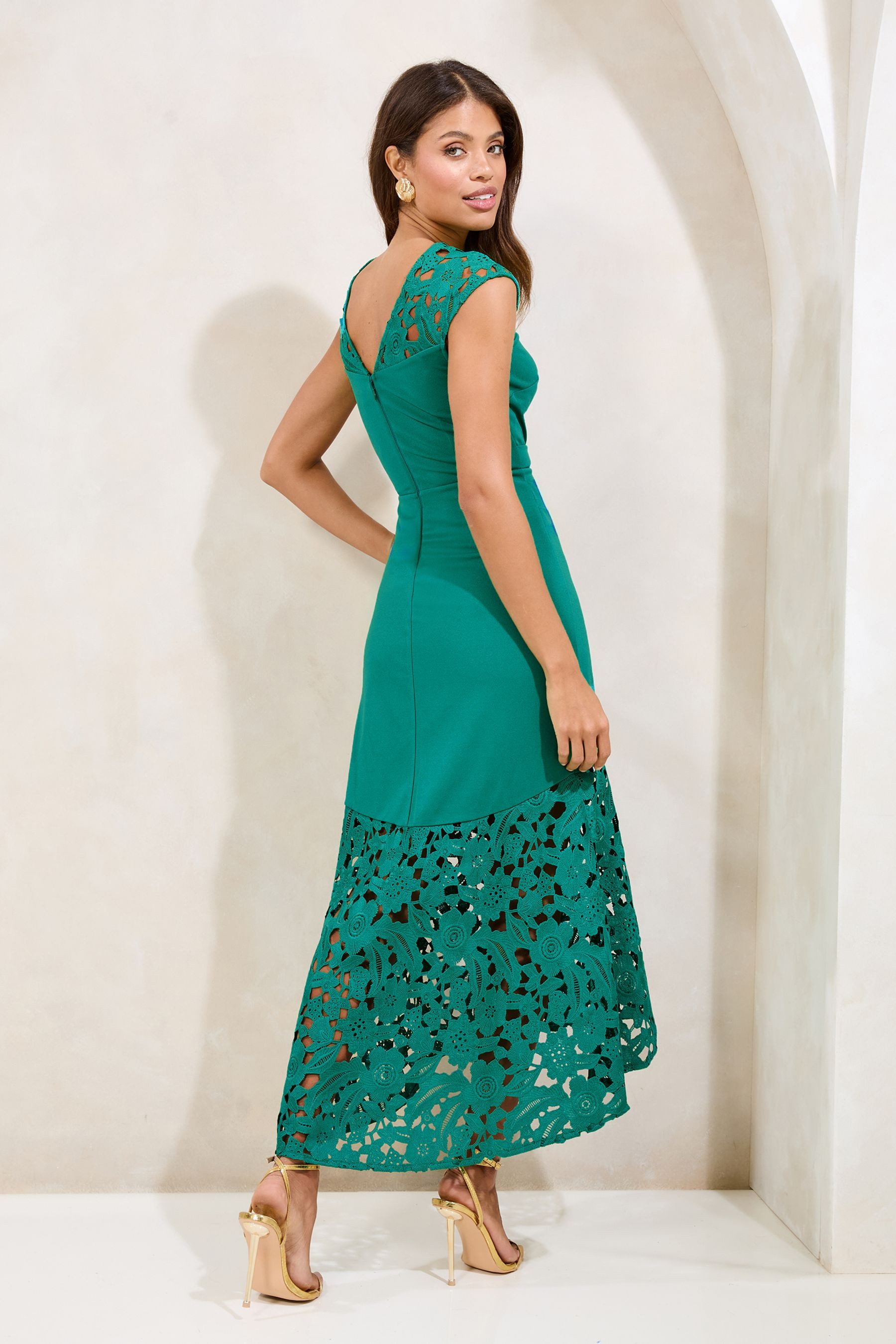 LIPSY Partykleid Lipsy Fit-and-Flare-Midaxikleid, Spitze, Regular (1-tlg)