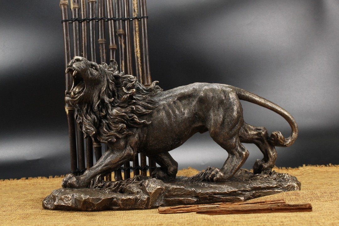 Skulptur Großer Brüllende Löwe Figur Handgefertigt in Bronze-Optik Lebensgroß, Echter Löwe Skulptur in Schwarz-Gold Statue Groß, Deko Figur als Motivation für Unternehmer