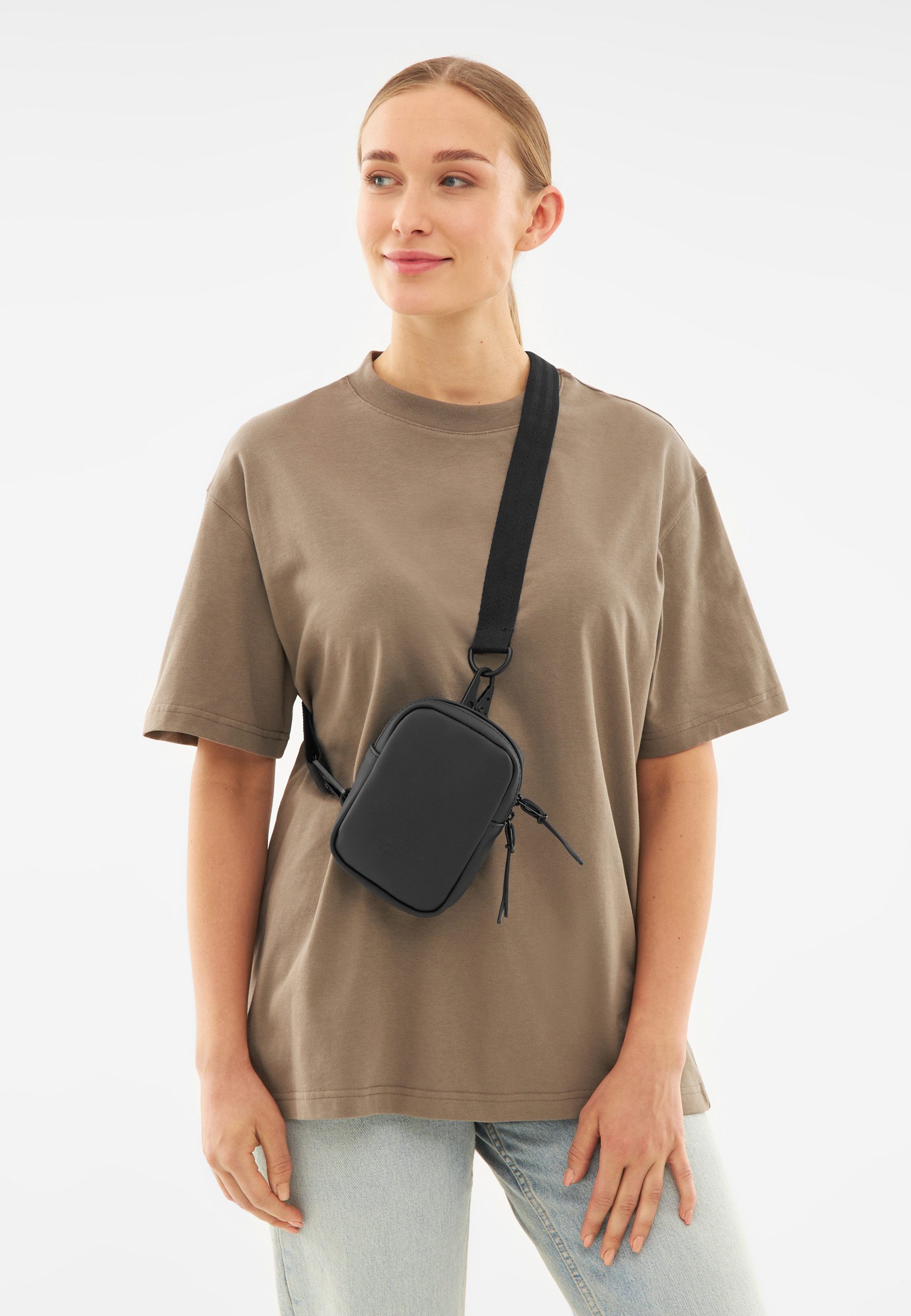 Johnny Urban Umhängetasche Toby Front Pack Brusttasche. 3-Wege-Tragesystem, Wasserabweisend, Matte sleek Optik