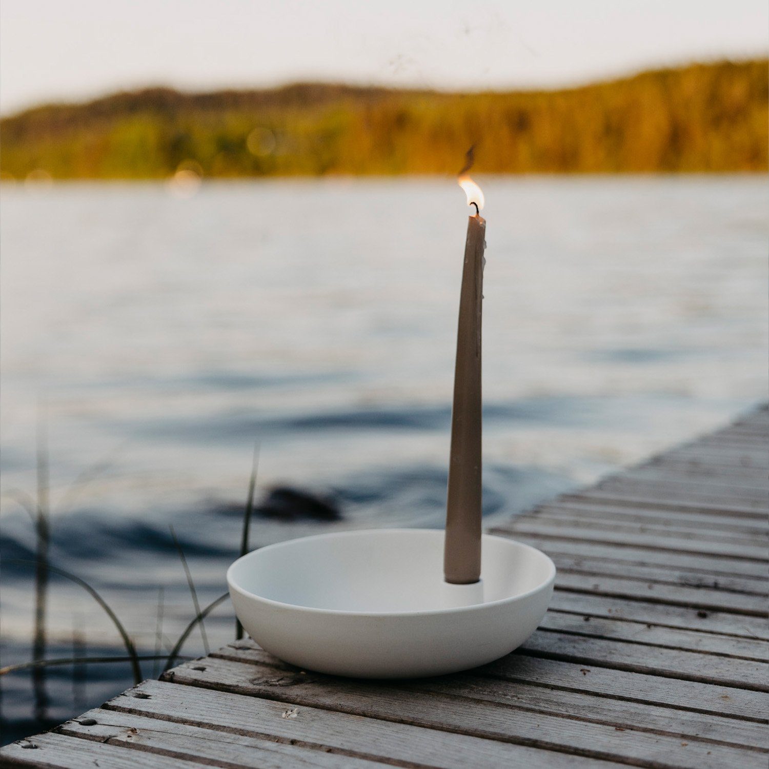 Storefactory Scandinavia Kerzenhalter Lidatorp XL Kerzenhalter, weiß,  Keramik, BxH 26 x 7 cm (1 St), Handgefertigt, daher ein Unikat, Mit  Ablagefläche für Kleinteile wie weitere Dekoration, Schlüssel oder ähnlichem