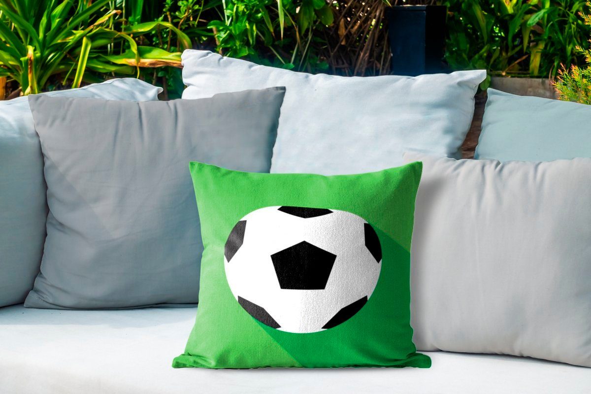 Hintergrund Dekokissenbezug, eines Eine Illustration auf Fußballs Jungen, - einem Kissenbezüge, Dekokissen Outdoor Dekokissen, MuchoWow grünen Kissenhülle,
