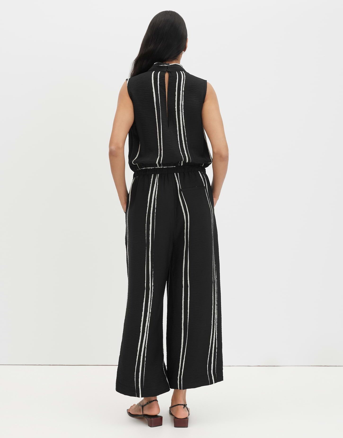 someday Jumpsuit CAFALLI aus ECOVERO™ Viskose Mix Ärmelloser V-Ausschnitt mit elastischer Taille