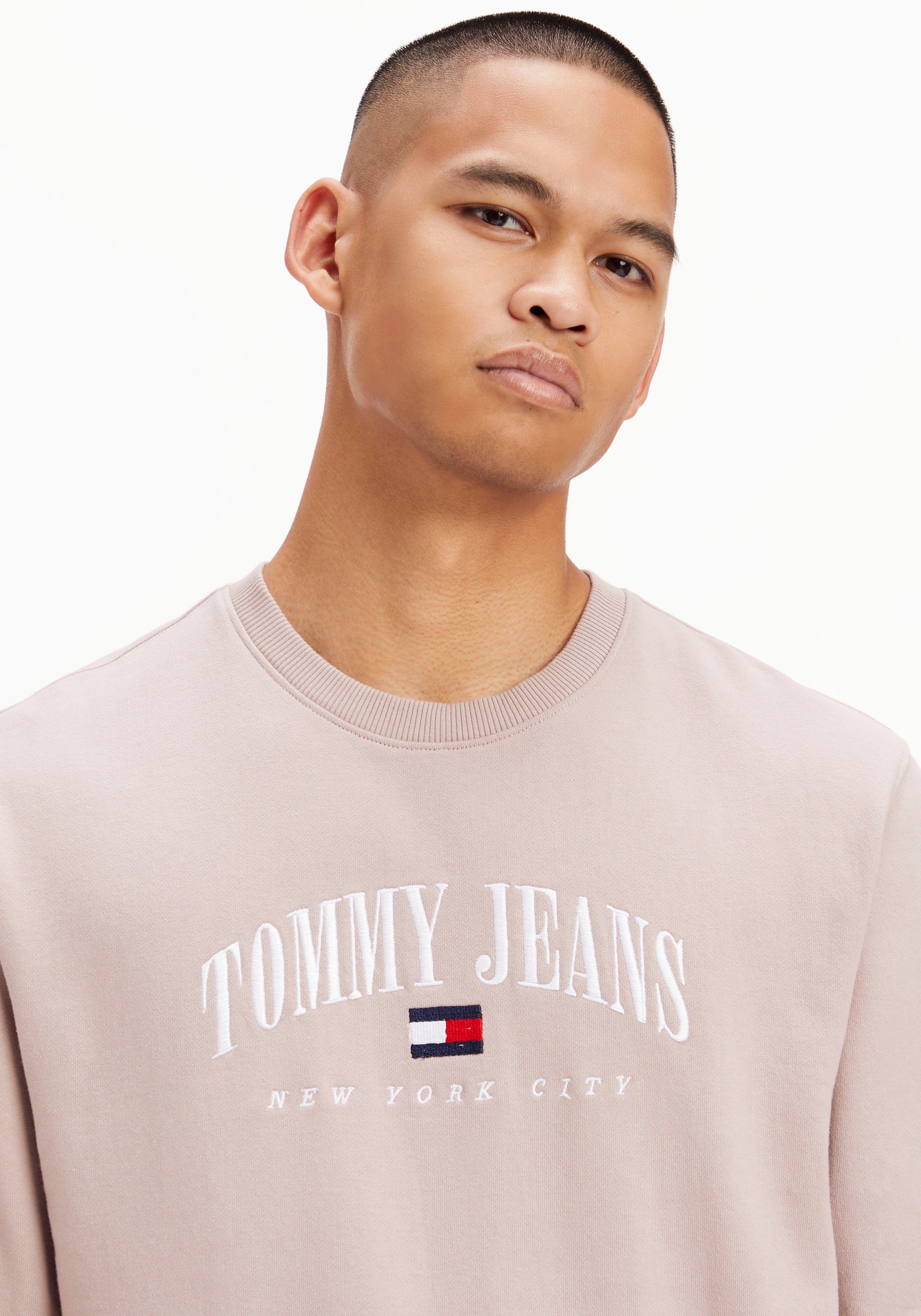 TJM mit Sweatshirt CREW Stone Tommy SMALL Brandons Jeans VARSITY RUndhalsausschnitt REG