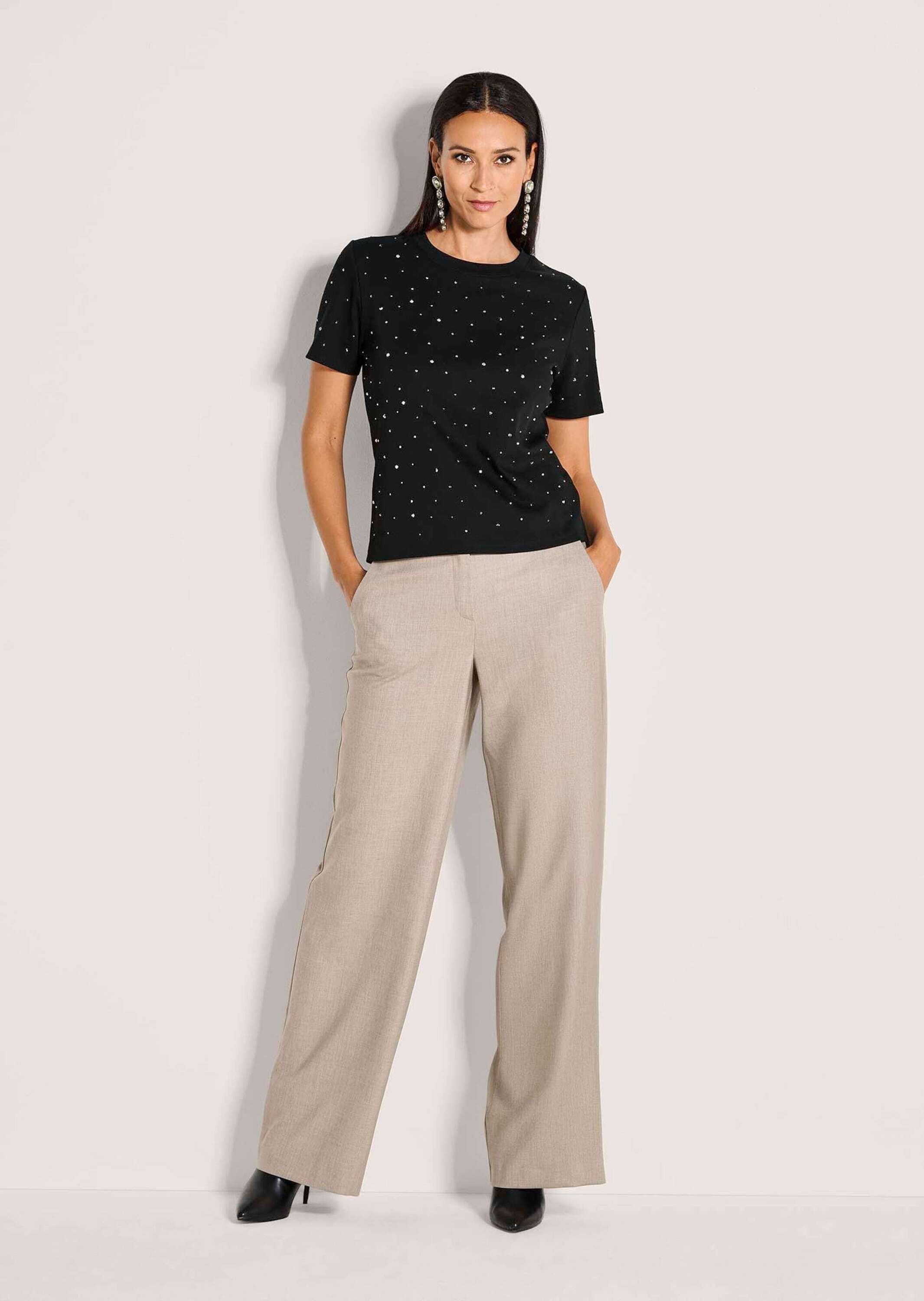 MADELEINE Kurzarmshirt Luxuriöses Shirt mit Strassakzenten Rundhals, funkelnde Details und kurze Ärmel