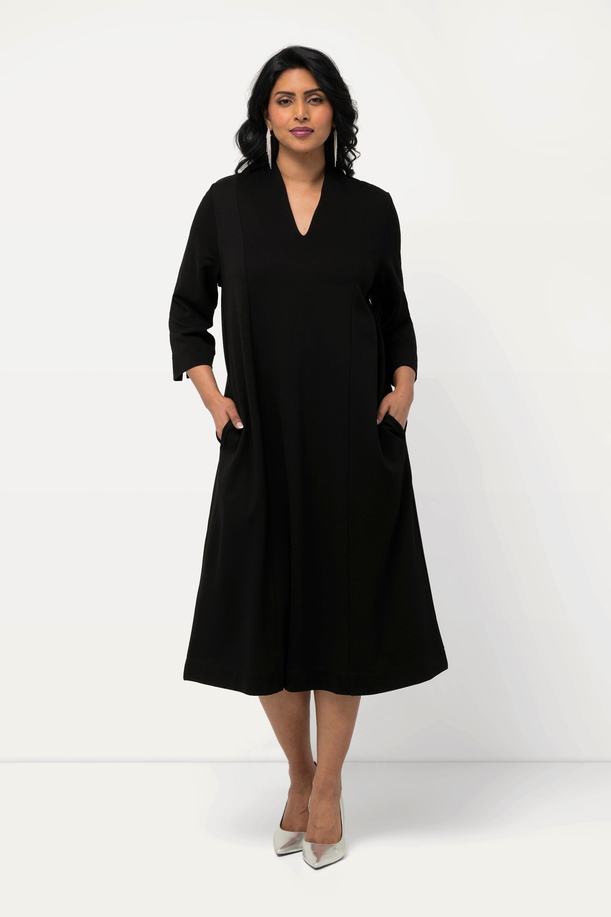 Ulla Popken Midikleid Midi-Puntokleid Kelchkragen V-Ausschnitt 3/4-Arm günstig online kaufen