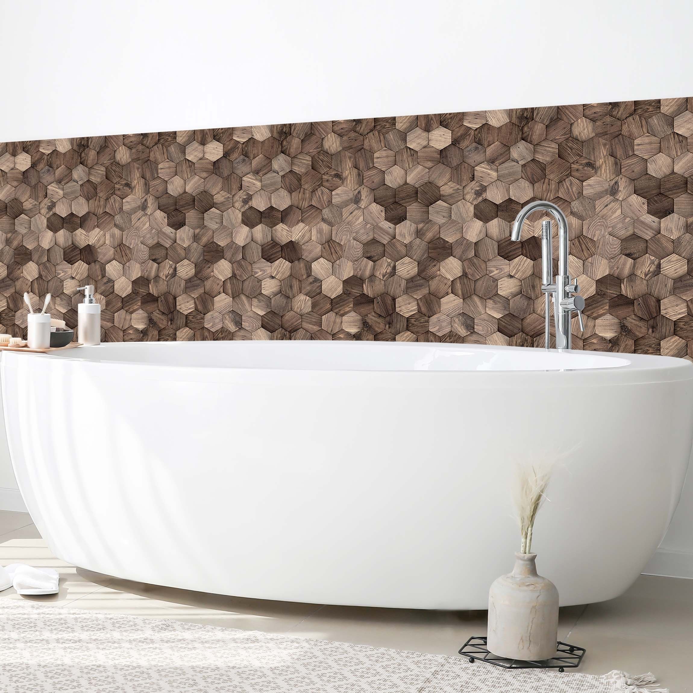 Bilderdepot24 Badrückwand braun fugenlose Wandverkleidung Bad modern, (Hartfolie matt » Selbstklebend SMART 0,35 mm), wasserfestes Wandpaneel Holz Hexagone Muster Eiseiche