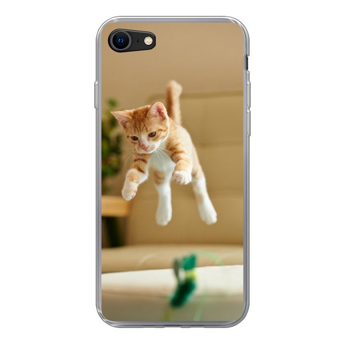 MuchoWow Handyhülle Katze - Springen - Spielzeug Handyhülle Apple iPhone SE (2020) Smartphone-Bumper Print Handy
