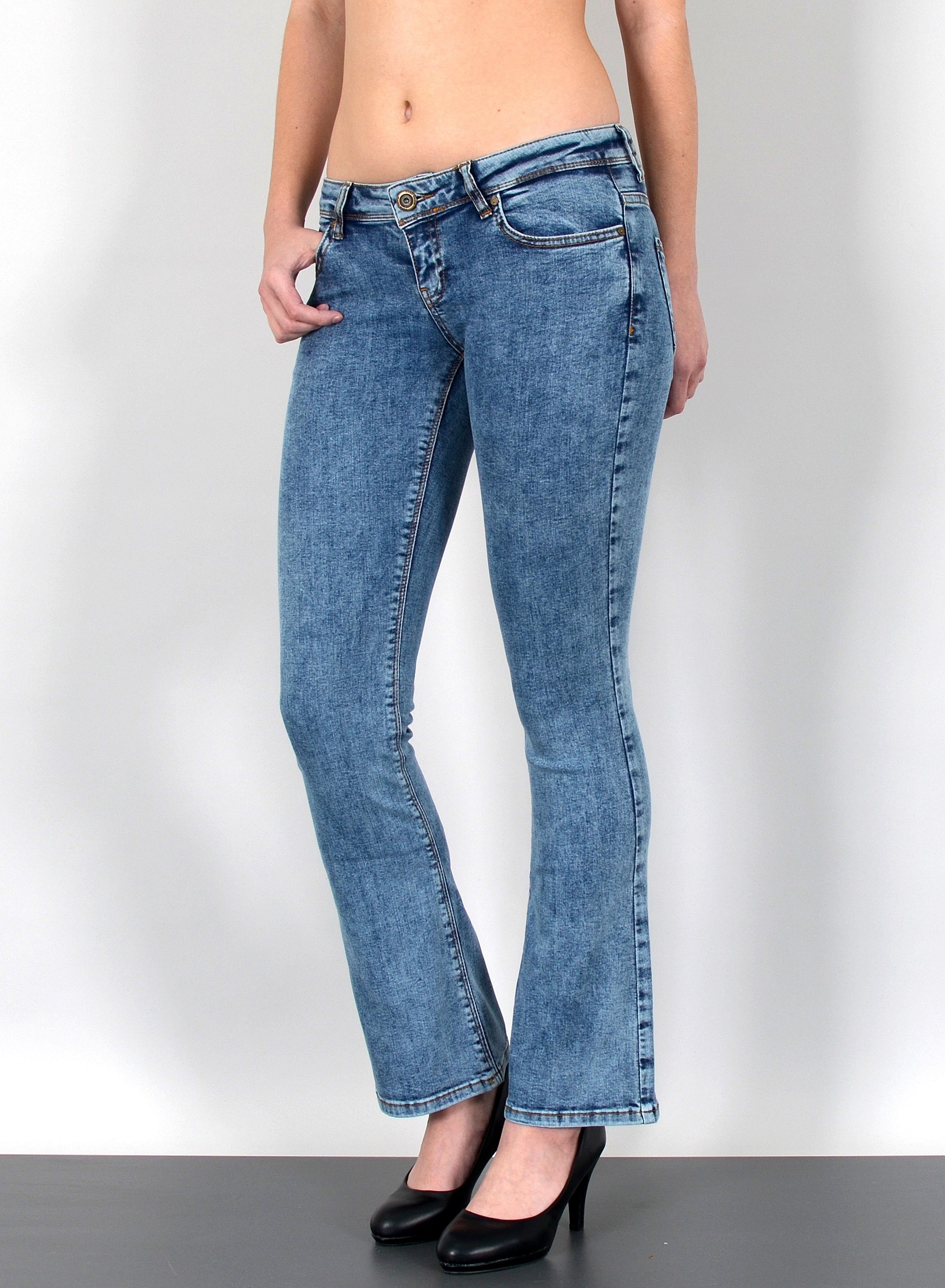 ESRA Bootcut-Jeans B400 Damen Bootcut Jeans Low Waist, bis Plussize Große Größen, Damen Bootcut Schlaghose mit Stetch bis Übergröße, Damen Flared Jeans mit weitem Bein niedrige Leibhöhe, Damen Schlagjeans bis Übergröße / Plussize Größe, Damen weite Jeans, Damen Jeans Bootcut Hose Übergröße, Damen Flared Jeans Bootcut Jeanshose Schlaghose Schlagjeans, Damen Stretchjeans Damen Low Waist Damen Jeanshose Damen Bootcut Hose, Damen Jeans Damen Hose Damen Jeanshose Bootcut, Jeans Damen Hose