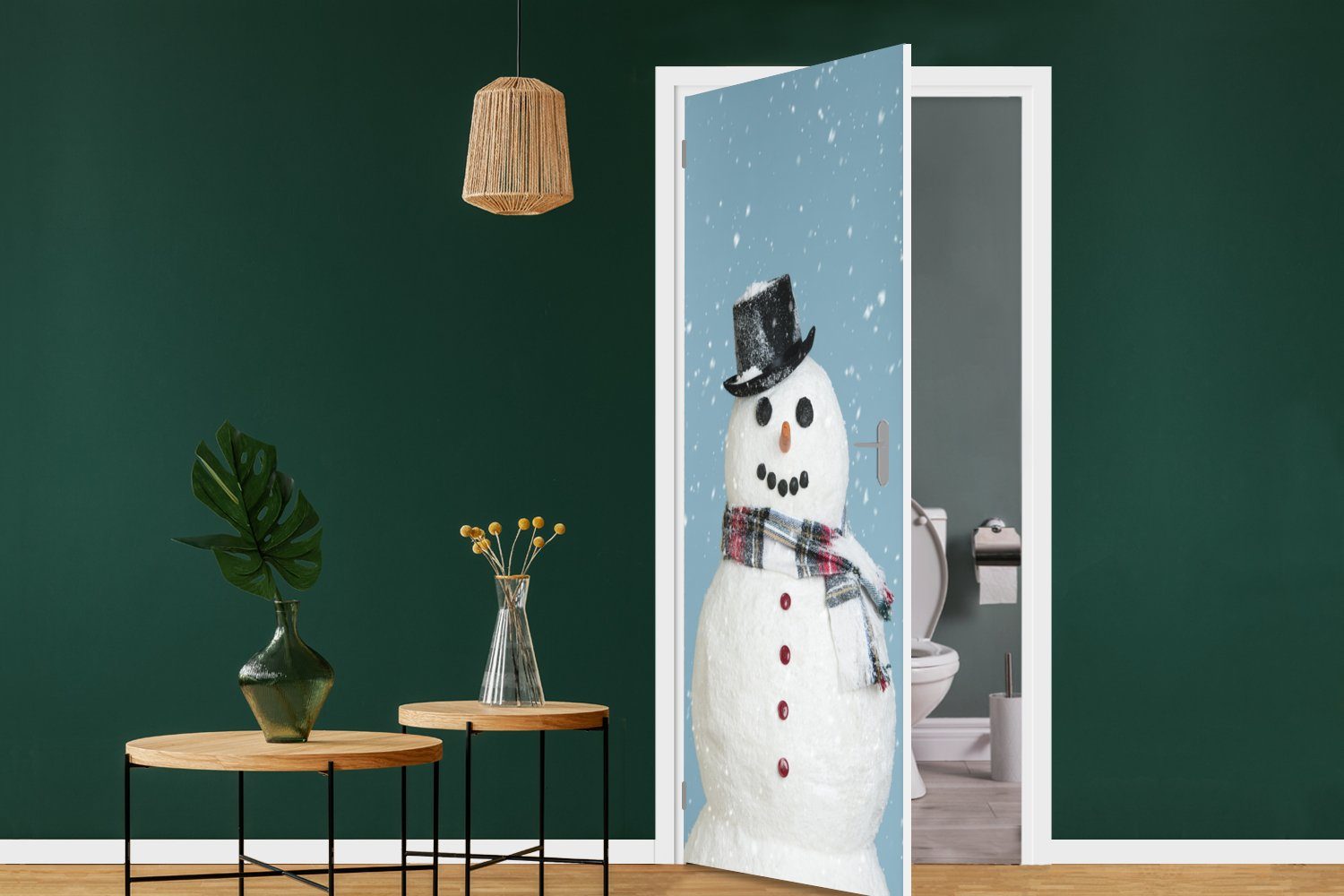 bedruckt, Matt, hellblauen, (1 einem Türaufkleber, St), glücklicher zu 75x205 cm Türtapete MuchoWow Tür, Fototapete mit Weihnachten für Ein Schneemann