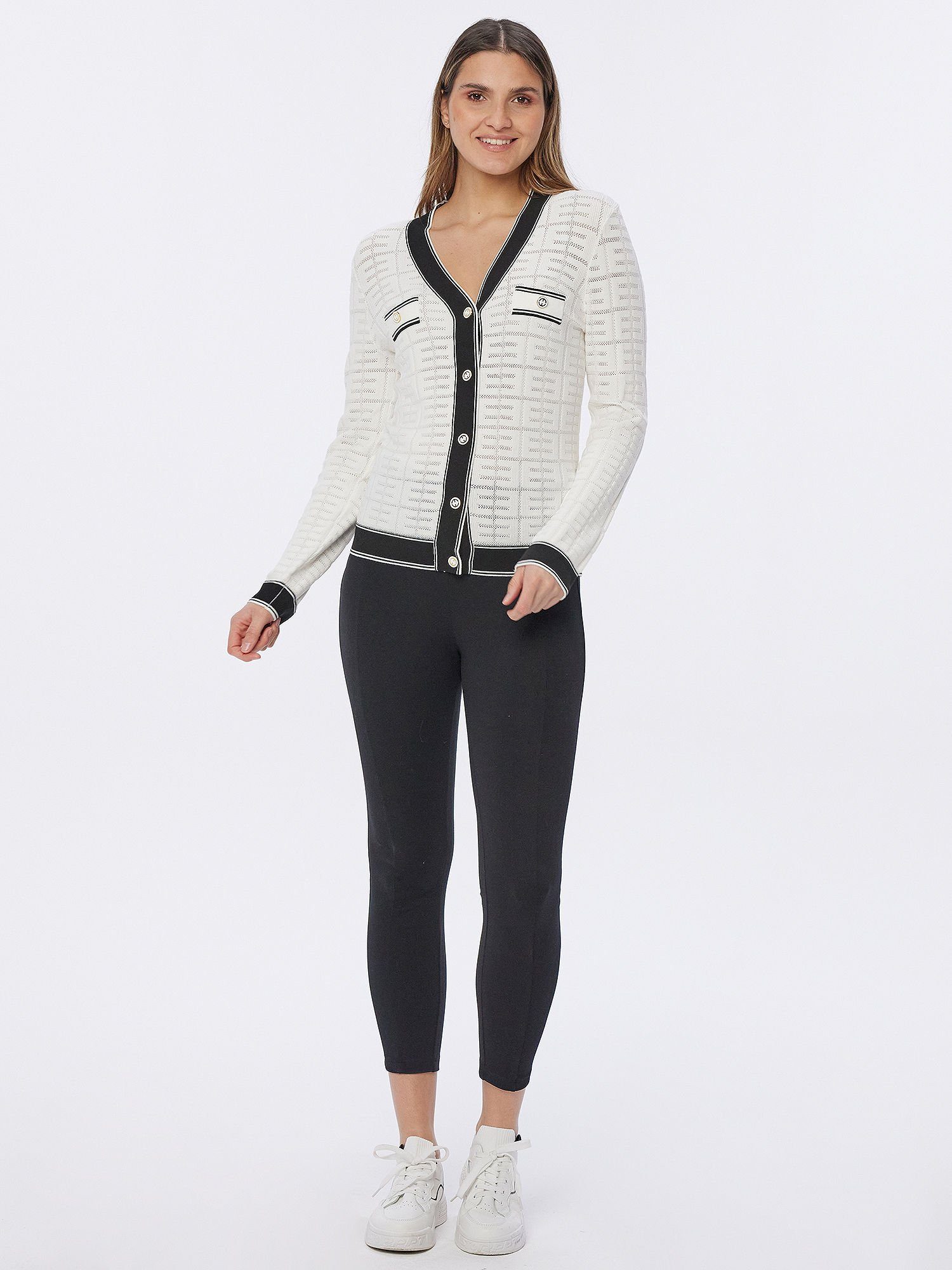 Edwina Eidtmann Strickjacke Cardigan mit Schmuckknöpfen mit Schmuckknöpfen