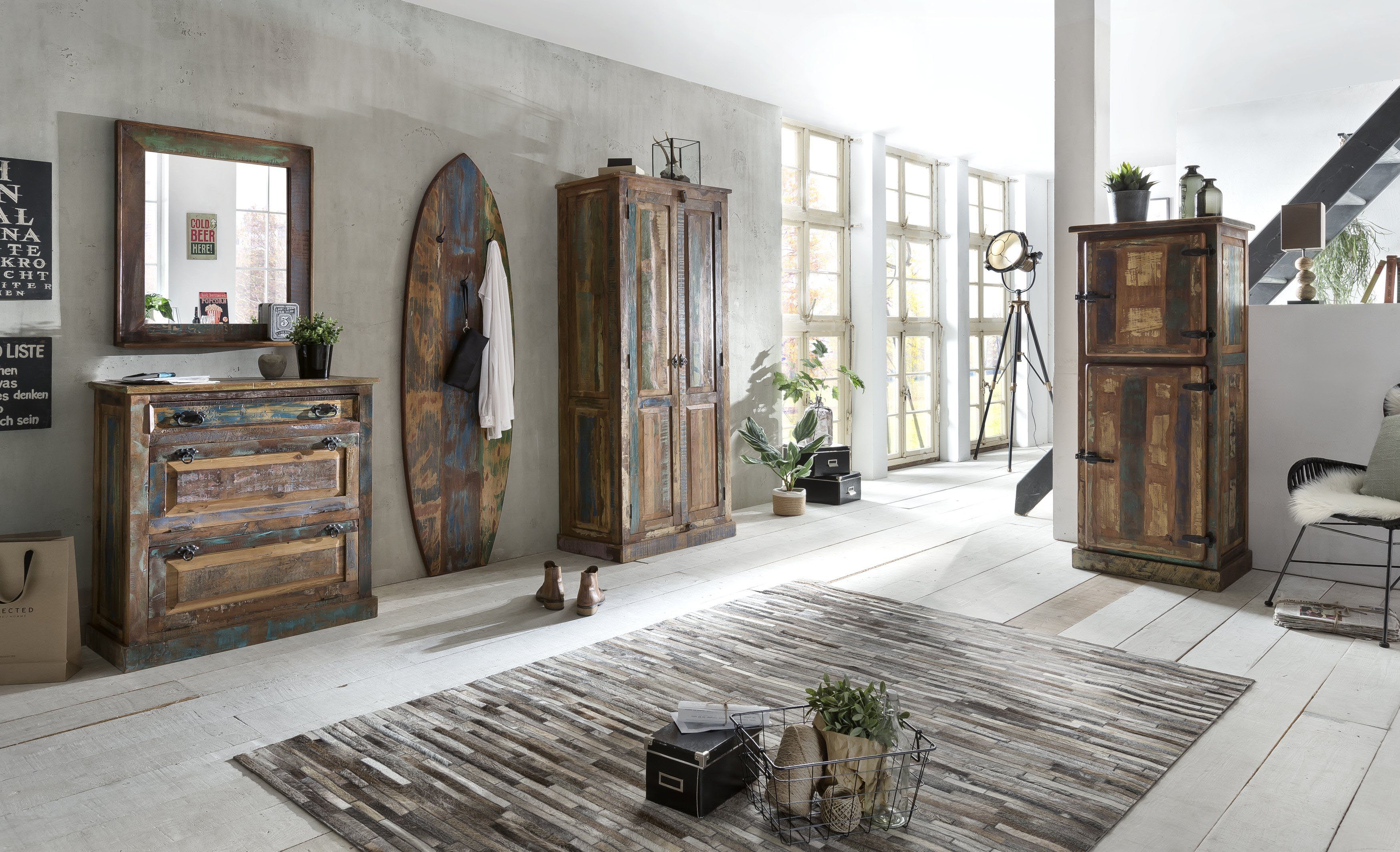 SIT Spiegel Enna aus Altholz mit Ablage im Vintage-Look, Vintage-Wandspiegel mit 5 cm tiefer Ablage für Kosmetik & Deko – Bild 5 von 5
