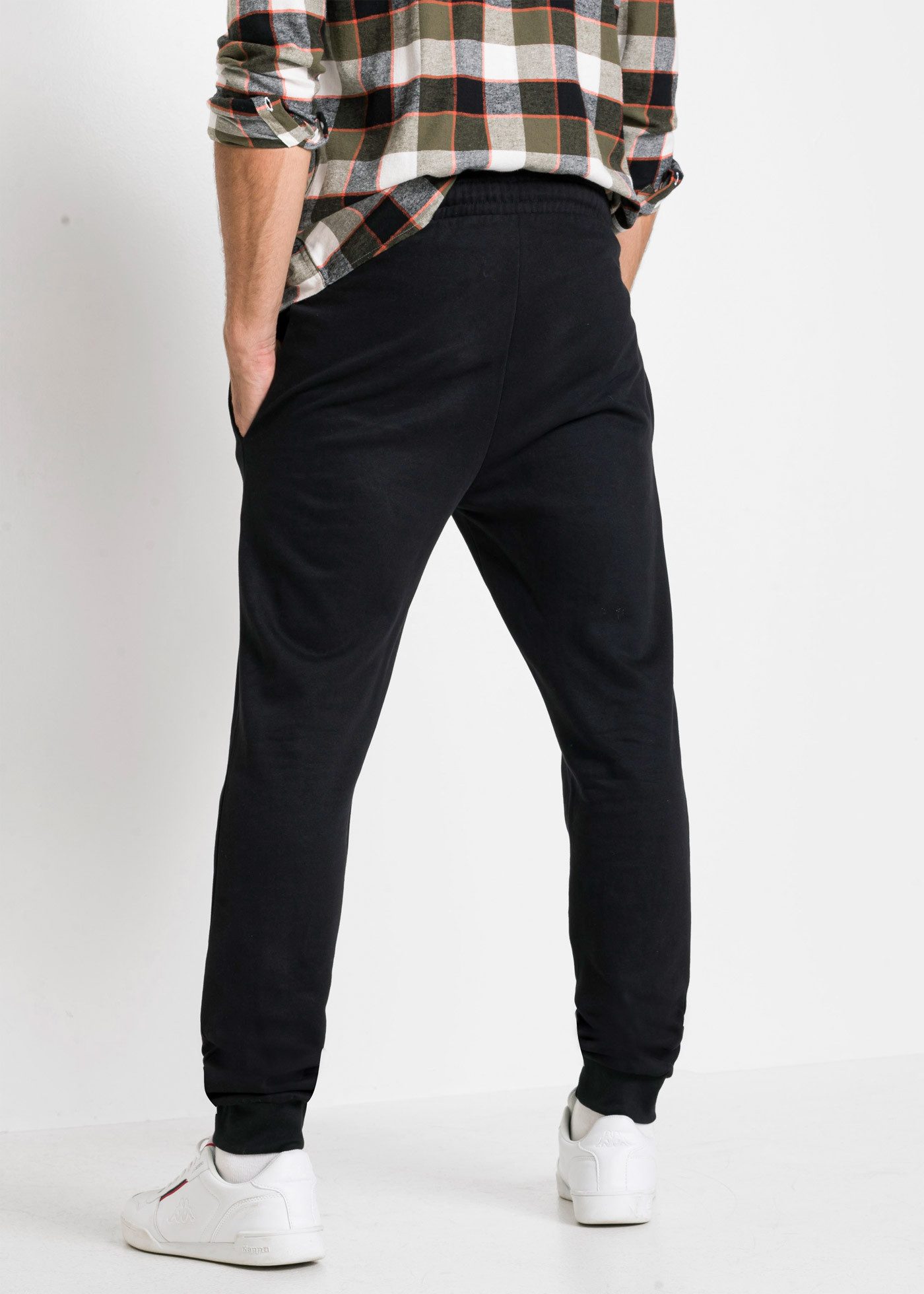 bonprix Jogginghose (Packung, 2-tlg) aus Baumwolle und Polyester, mit elastischen Bündchen am Saum