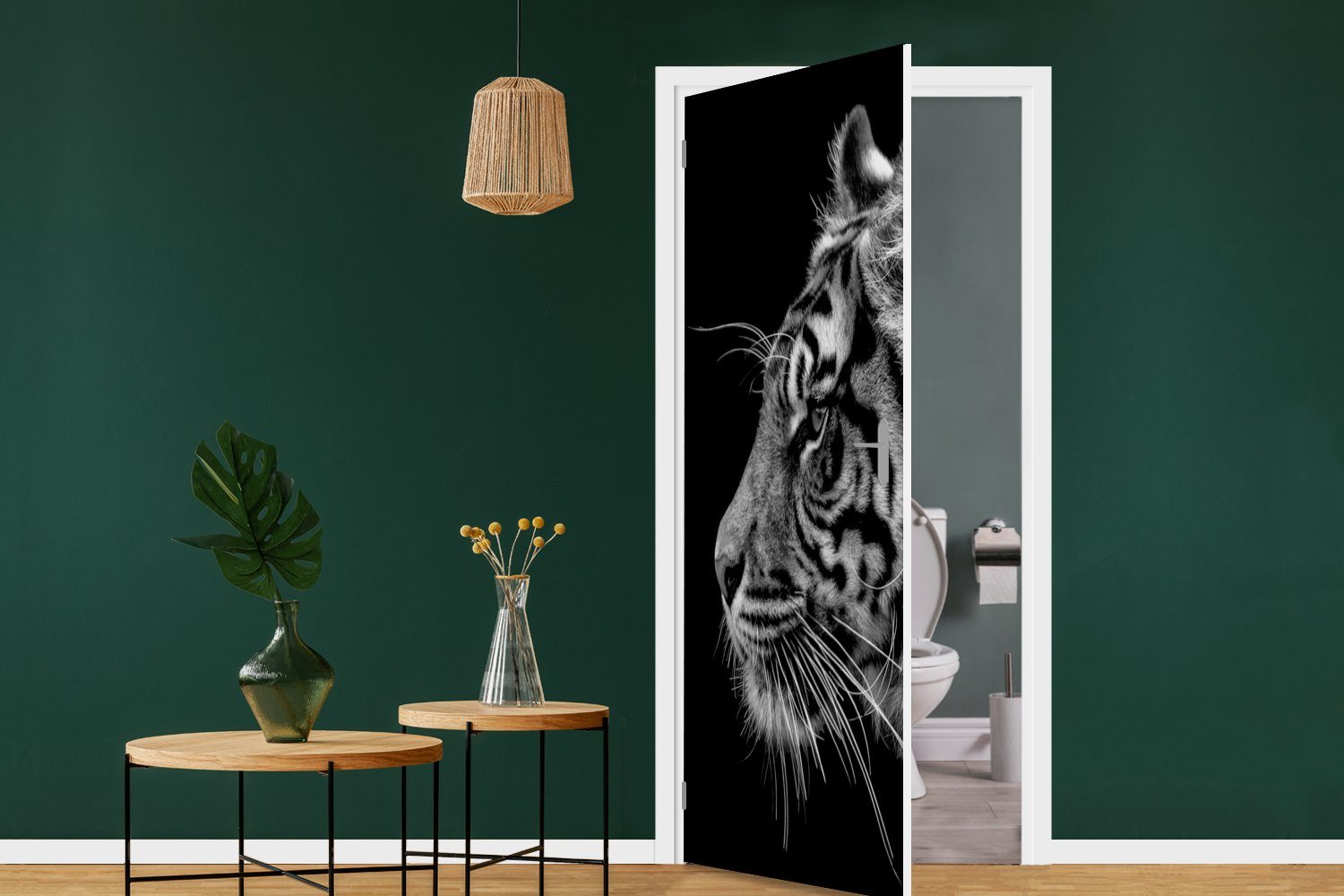 Türtapete weiß, bedruckt, Türaufkleber, MuchoWow für schwarzem Tiger 75x205 cm Tür, (1 Matt, und schwarz Hintergrund Fototapete in auf St),