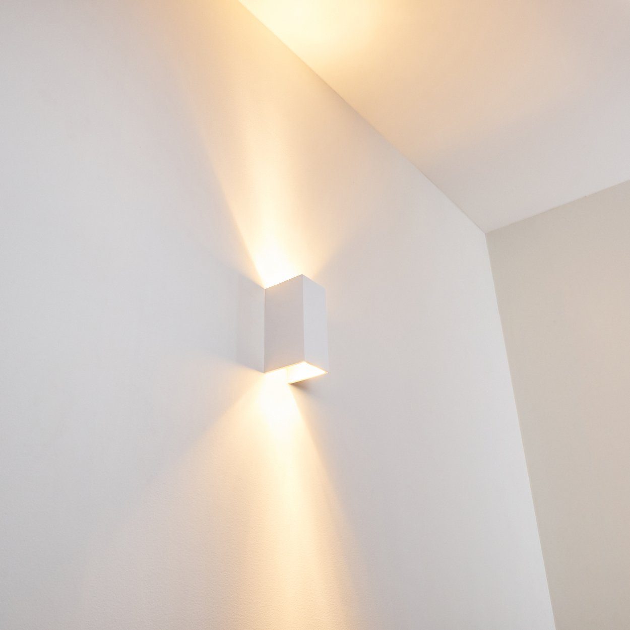 hofstein Wandleuchte »Bisenti« Wandlampe aus Keramik in Weiß, ohne Leuchtmittel, Up & Down, 2xGU10, Innen mit handelsüblichen Farben bemalbar