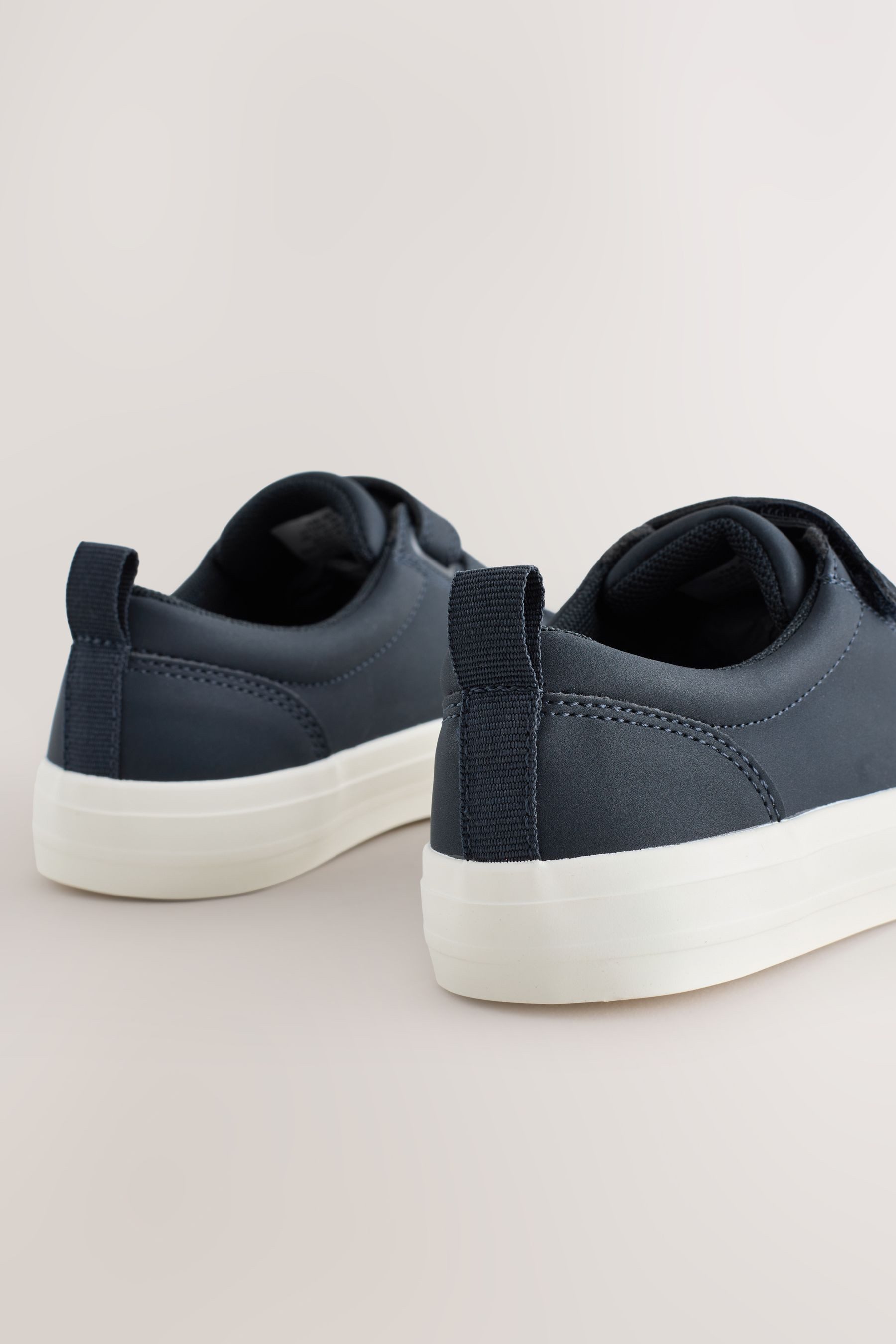 Next Lässig-elegante Sneaker, weite Passform Sneaker (1-tlg)