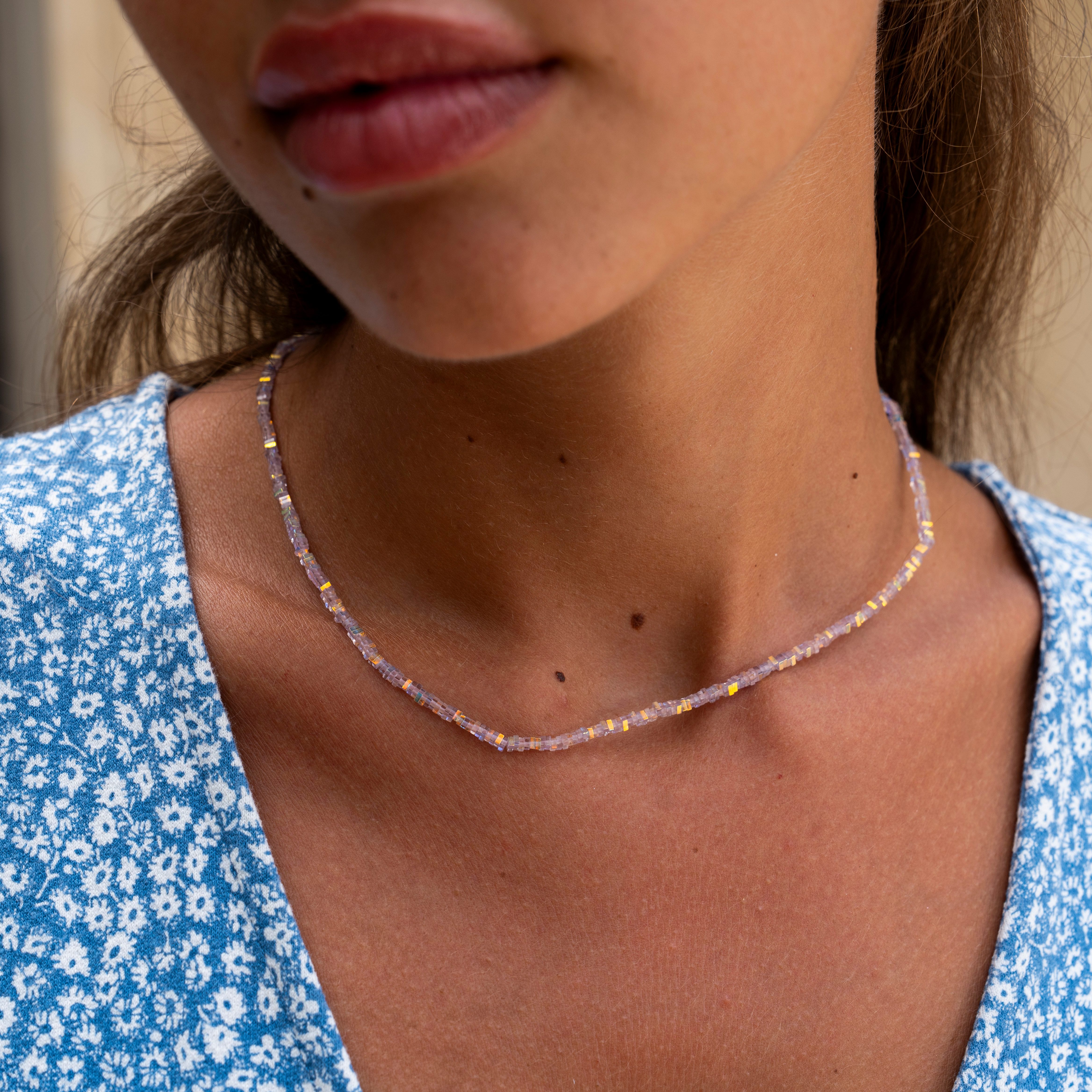 Made by Nami Perlenkette Damen Halskette bunt mit Perlen verstellbar Wasserfester Schmuck, aus Perlen – farbenfroh – mit Verlängerung – sommerlich – Bild 2 von 5