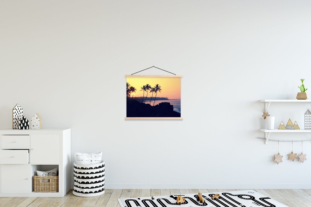 MuchoWow Poster Meer - Palme - Abend - Landschaft, (1 St), Posterleiste, Textilposter für Wohnzimmer, Bilderleiste, Magnetisch