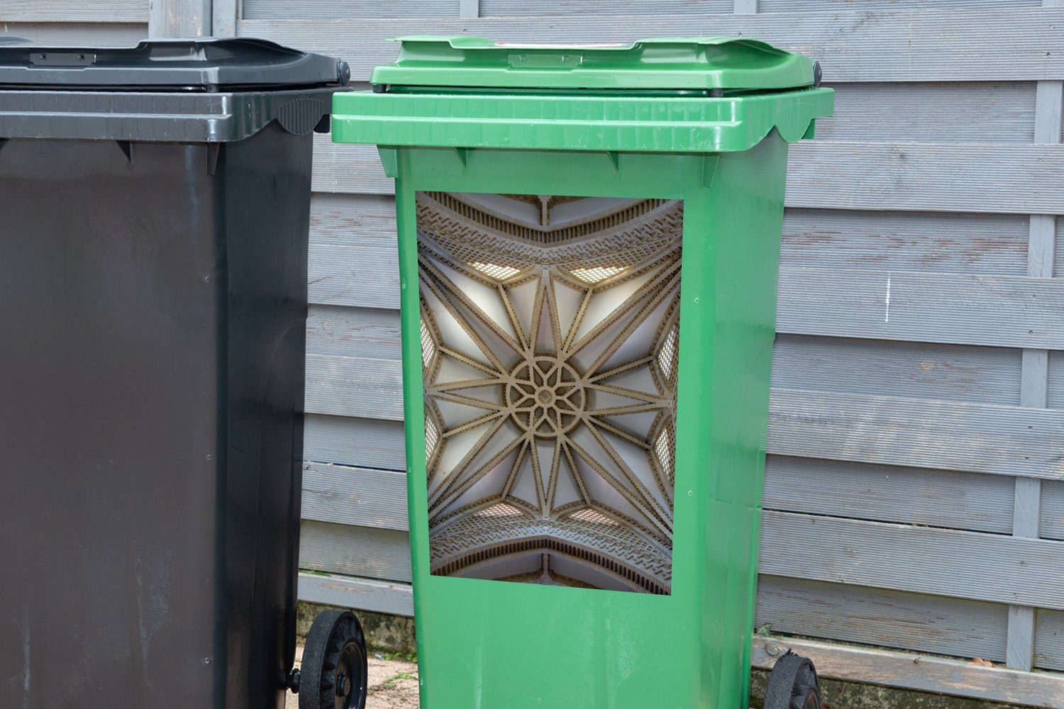 MuchoWow Wandsticker Decke einer Kapelle Abfalbehälter (1 Sticker, Mülltonne, im Container, Art-déco-Stil Mülleimer-aufkleber, St)