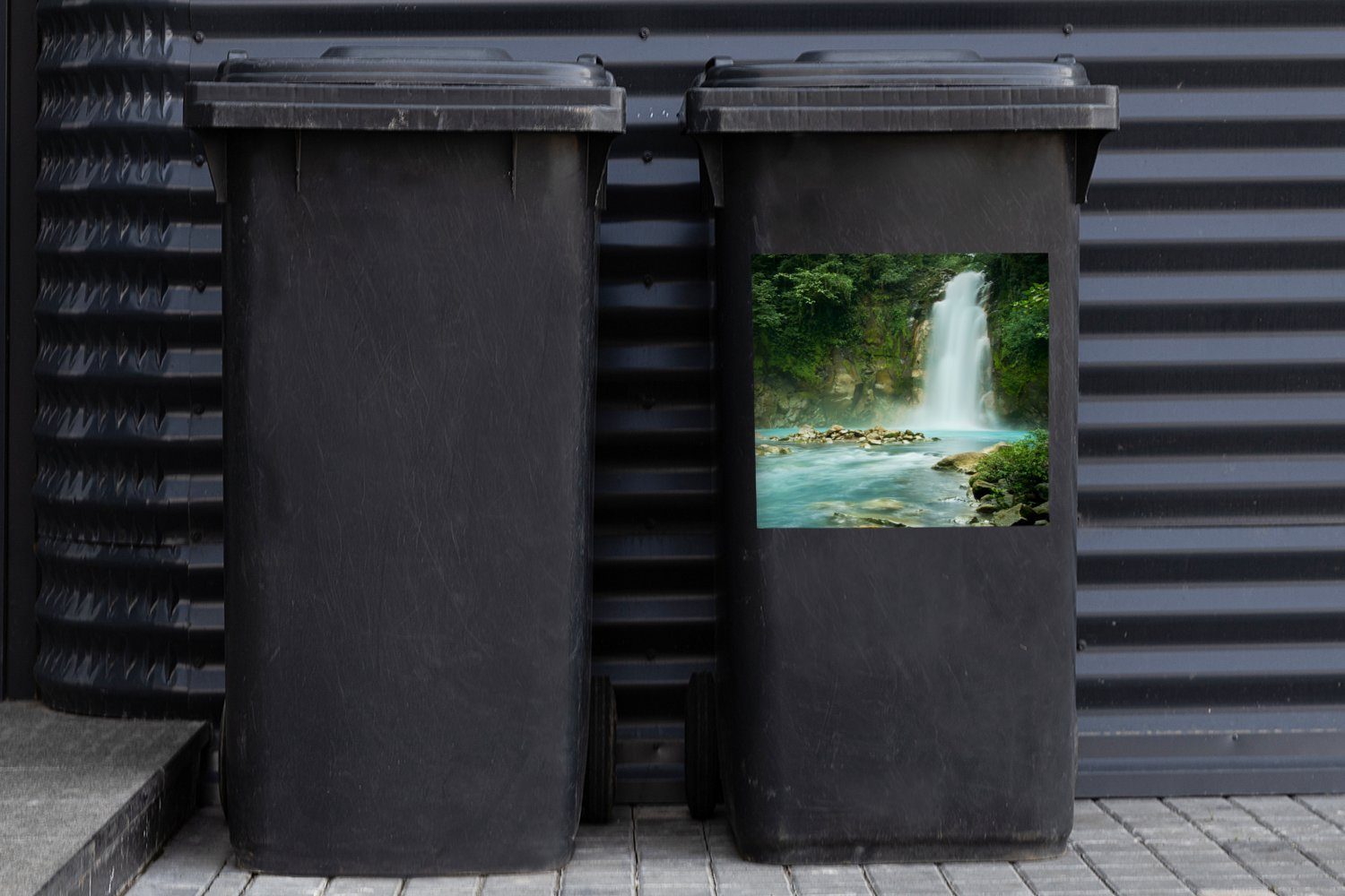 Wandsticker Sticker, Mülltonne, Natur MuchoWow Container, Abfalbehälter (1 Wasserfall - Mülleimer-aufkleber, St), Dschungel -