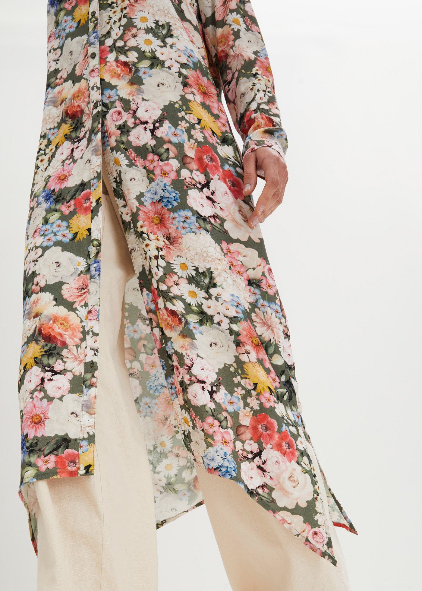bonprix Longbluse extrem lange Form, aus Viskose, mit Blütendruck, mit Hemdblusenkragen
