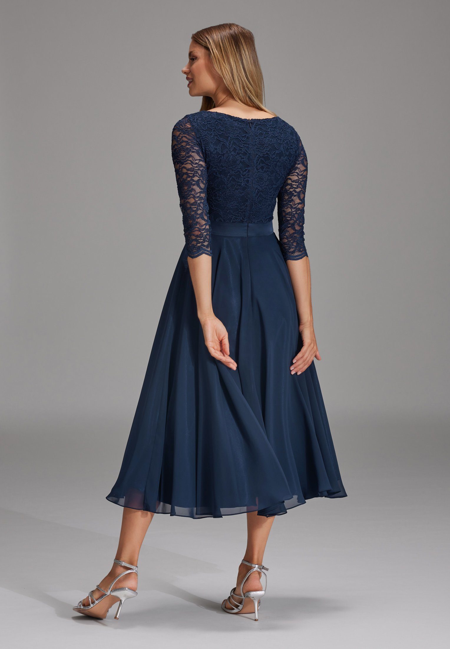 SWING Cocktailkleid Taillierter Schnitt mit ausgestelltem günstig online kaufen