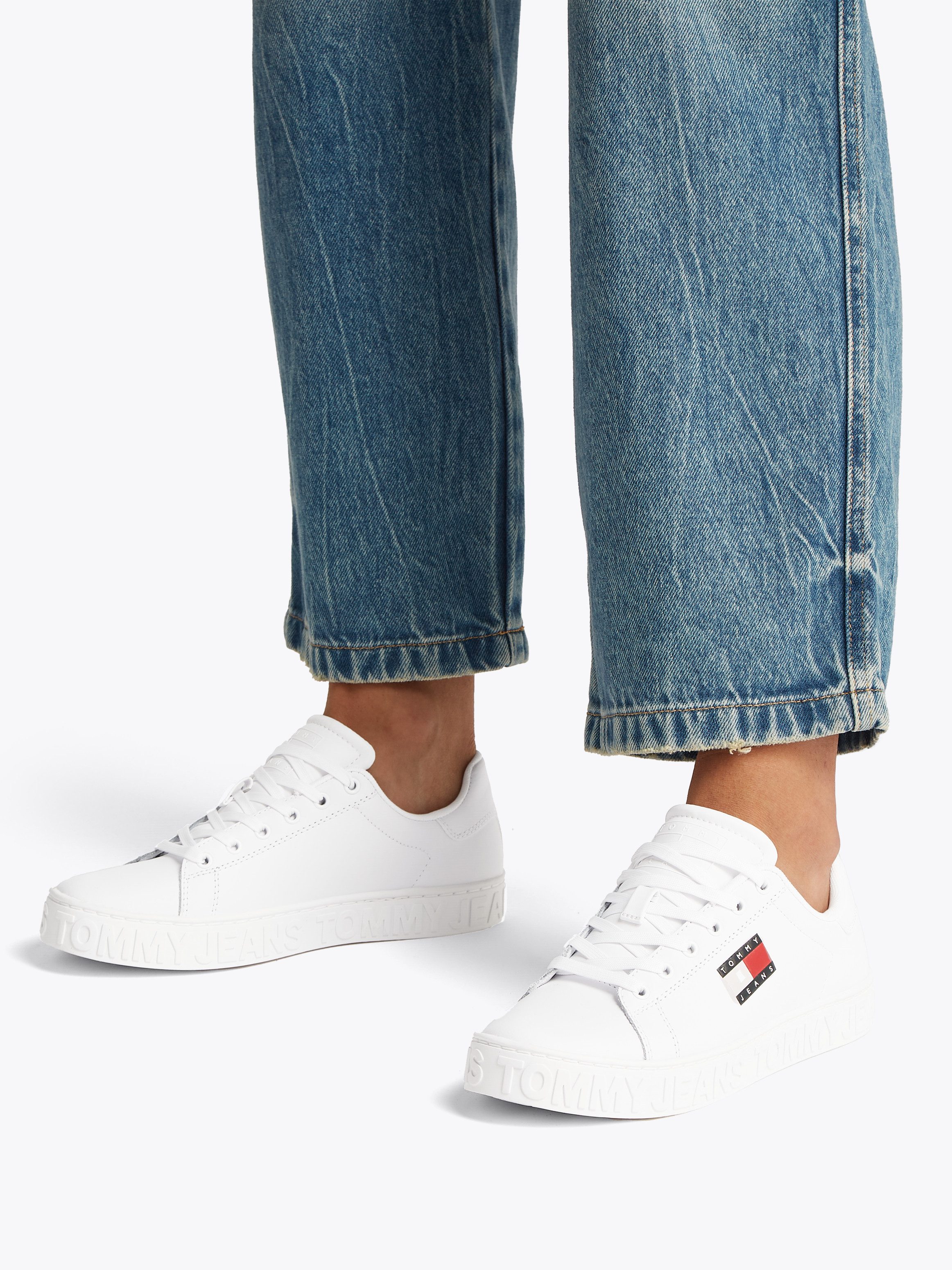 Tommy Jeans TJW LOGO OUTSOLE SNEAKER ESS Plateausneaker, Freizeitschuh, Halbschuh, Schnürschuh mit seitlicher Logoflagge