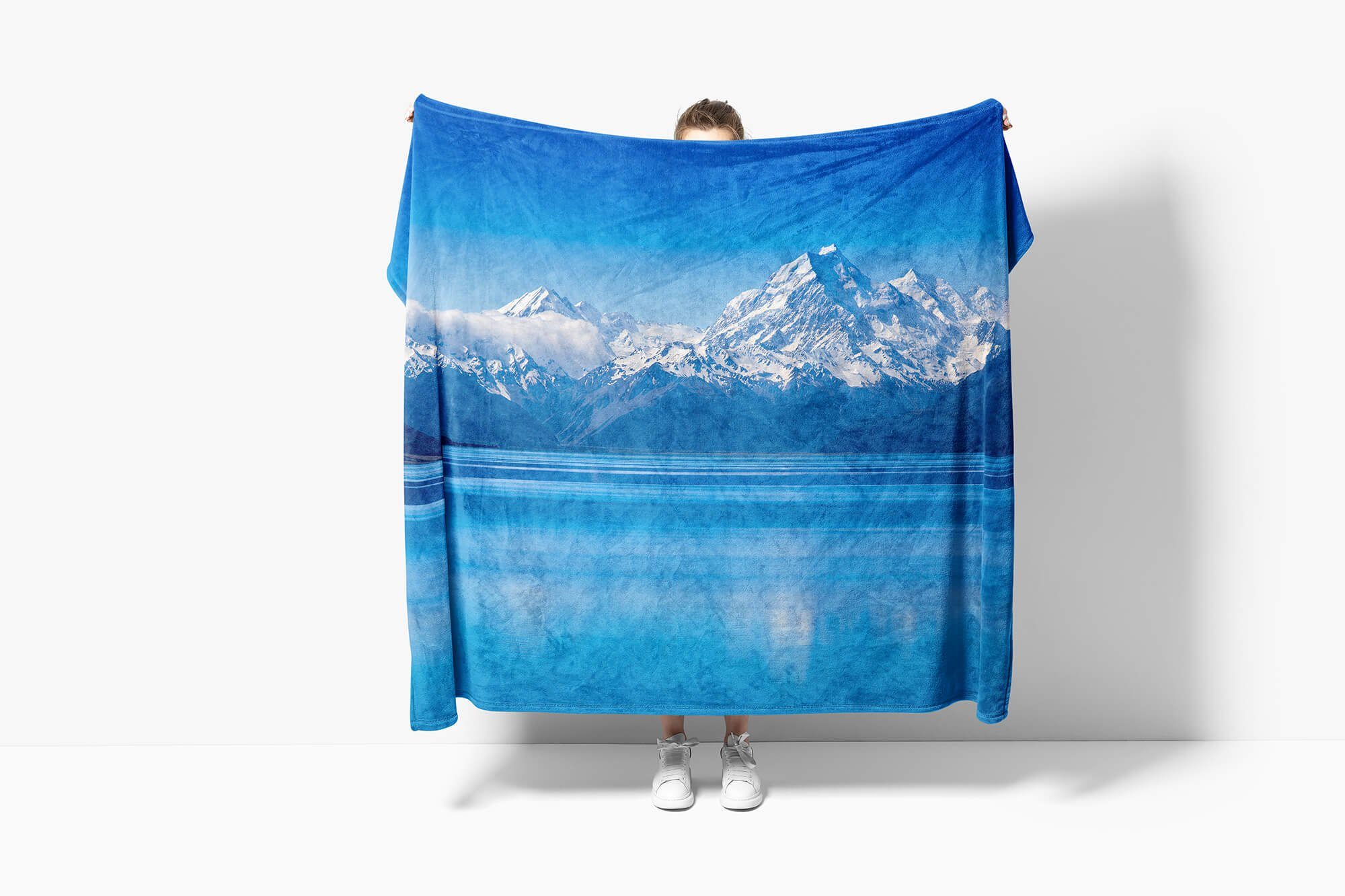 Sinus Art Handtücher Handtuch Handtuch Alpen Saunatuch (1-St), Strandhandtuch Bergsee Fotomotiv mit Baumwolle-Polyester-Mix Wolken, Kuscheldecke Berge
