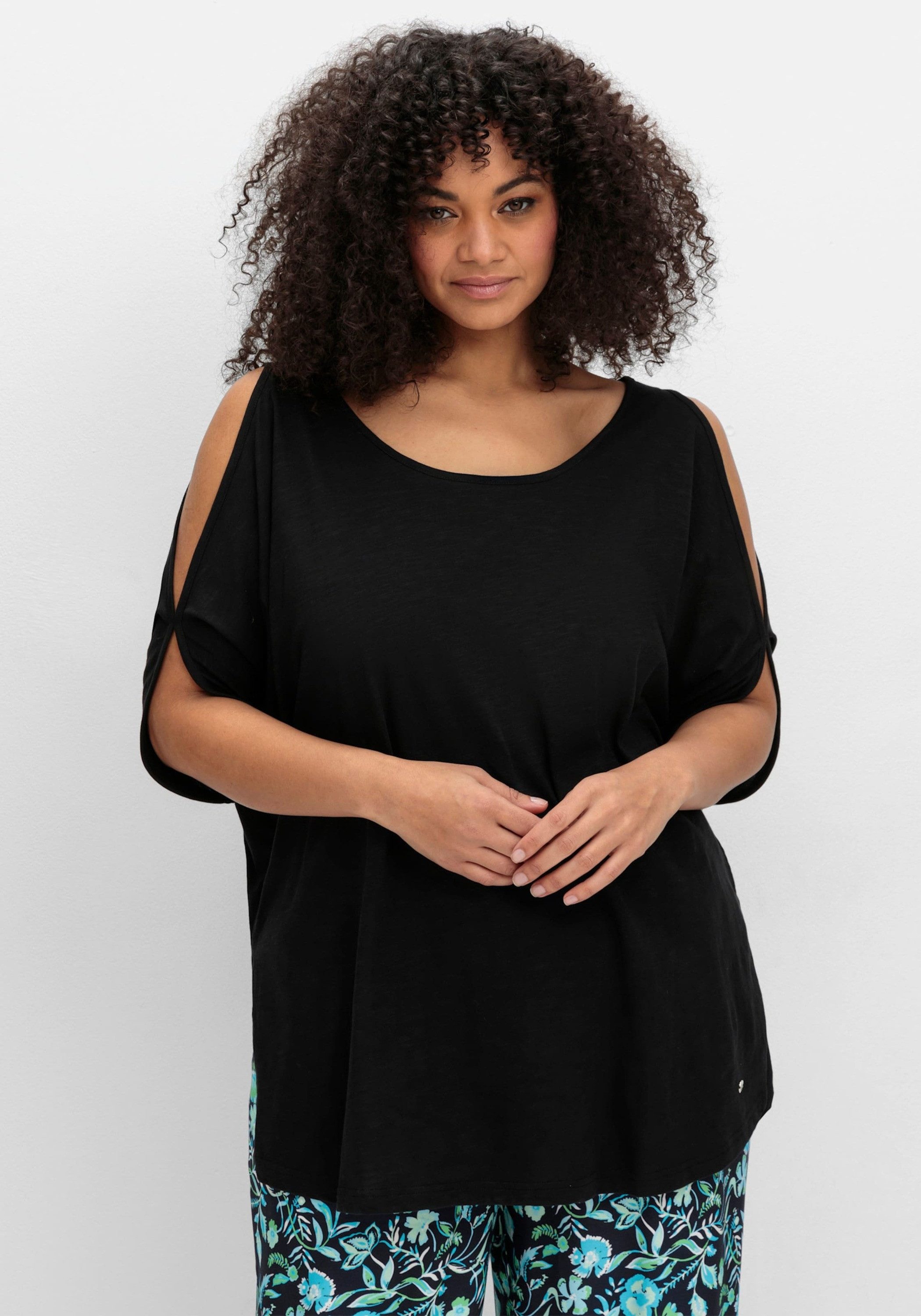 Sheego T-Shirt Longshirt Kurzarm mit geschlitzten Fledermausärmeln günstig online kaufen