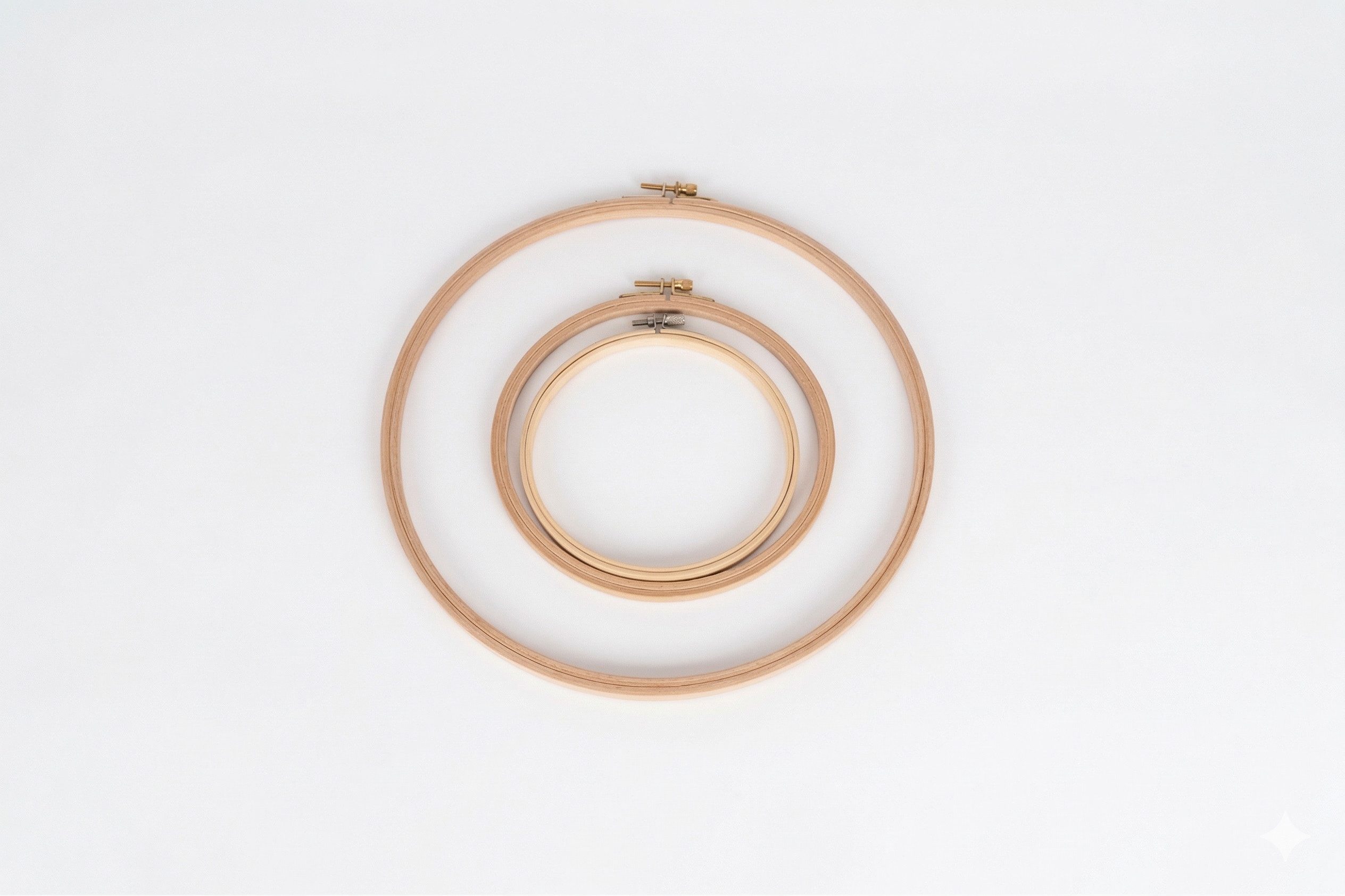 queence Kreativset Stickrahmen Holz natur verschiedene Durchmesser, mit Stellschraube zum Spannen und Befestigen