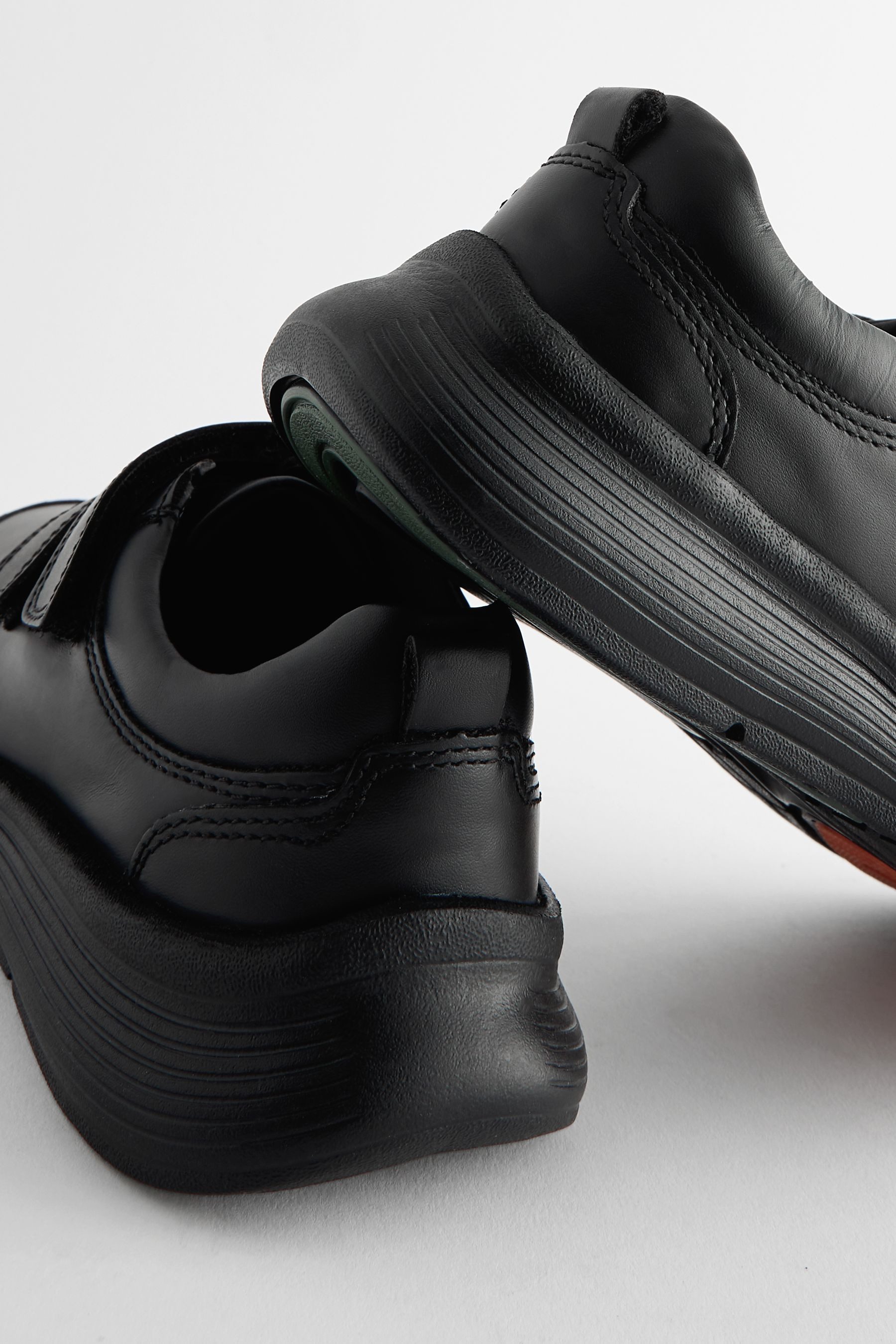 Next Lederschuhe mit 2 Klettverschlussriemen Klettschuh (1-tlg)