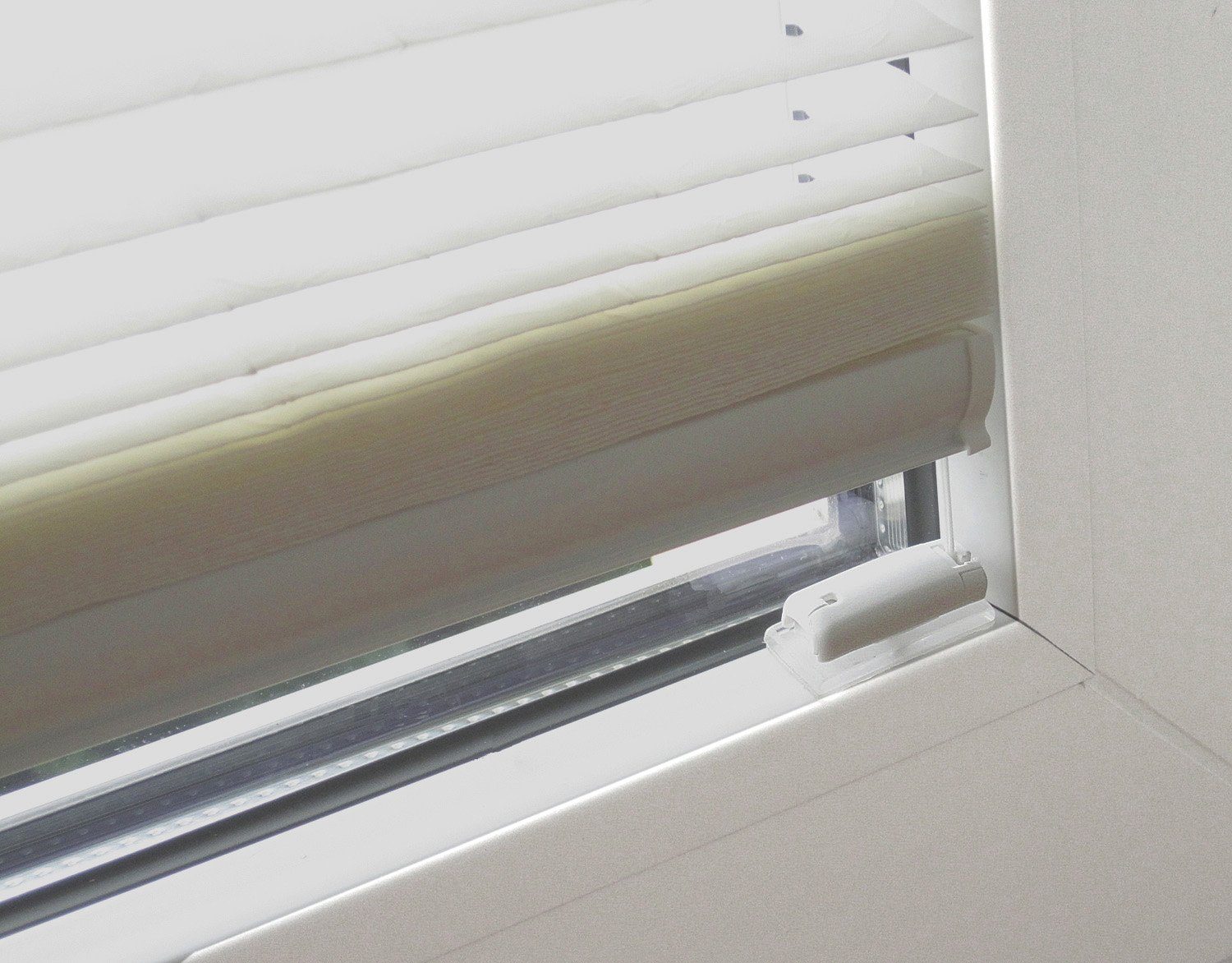 nodeko Klebe-Plissee 4 Stück transparente Klebehalter für Plisseeanlagen, Plissee-Klebeträger, keine Beschädigung des Fensterrahmens durch Bohrlöcher – Bild 4 von 5