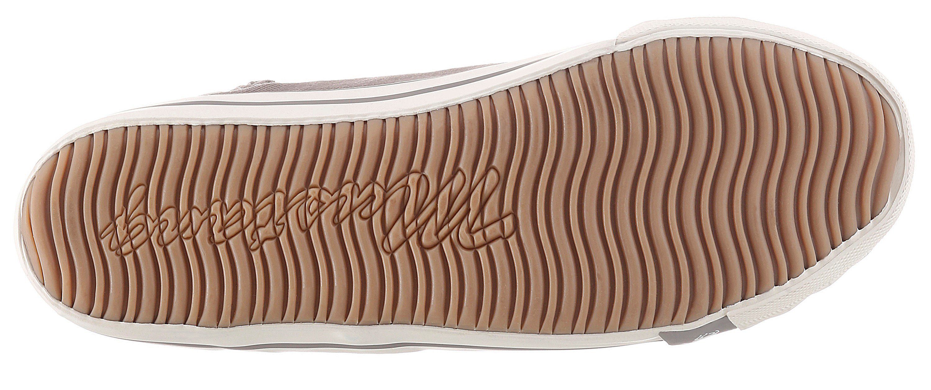 mit Laufsohle Label der in taupe Mustang Shoes Sneaker