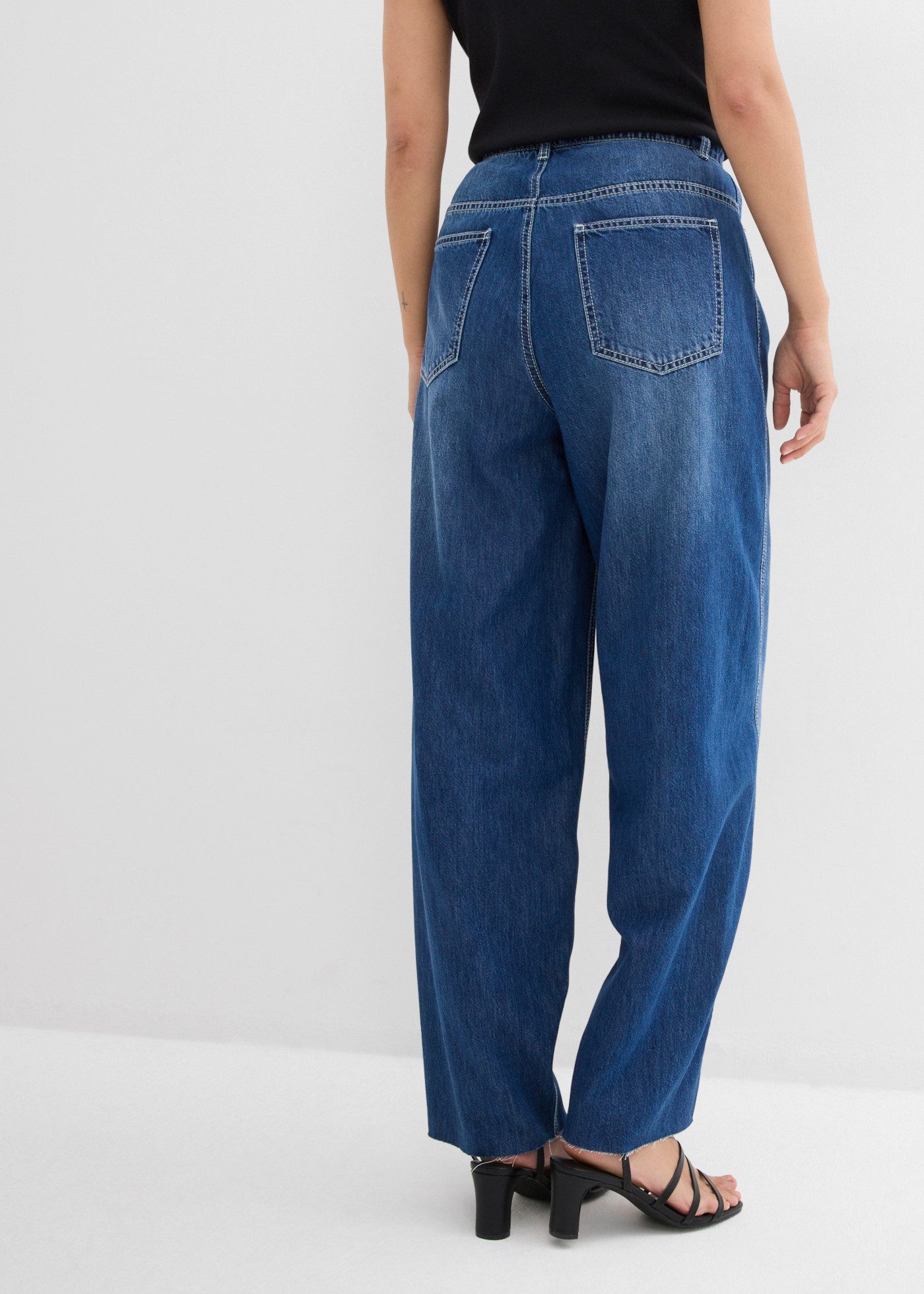 bonprix Loose-fit-Jeans lockere Passform, superweiches, federleichtes Denim – Bild 2 von 5