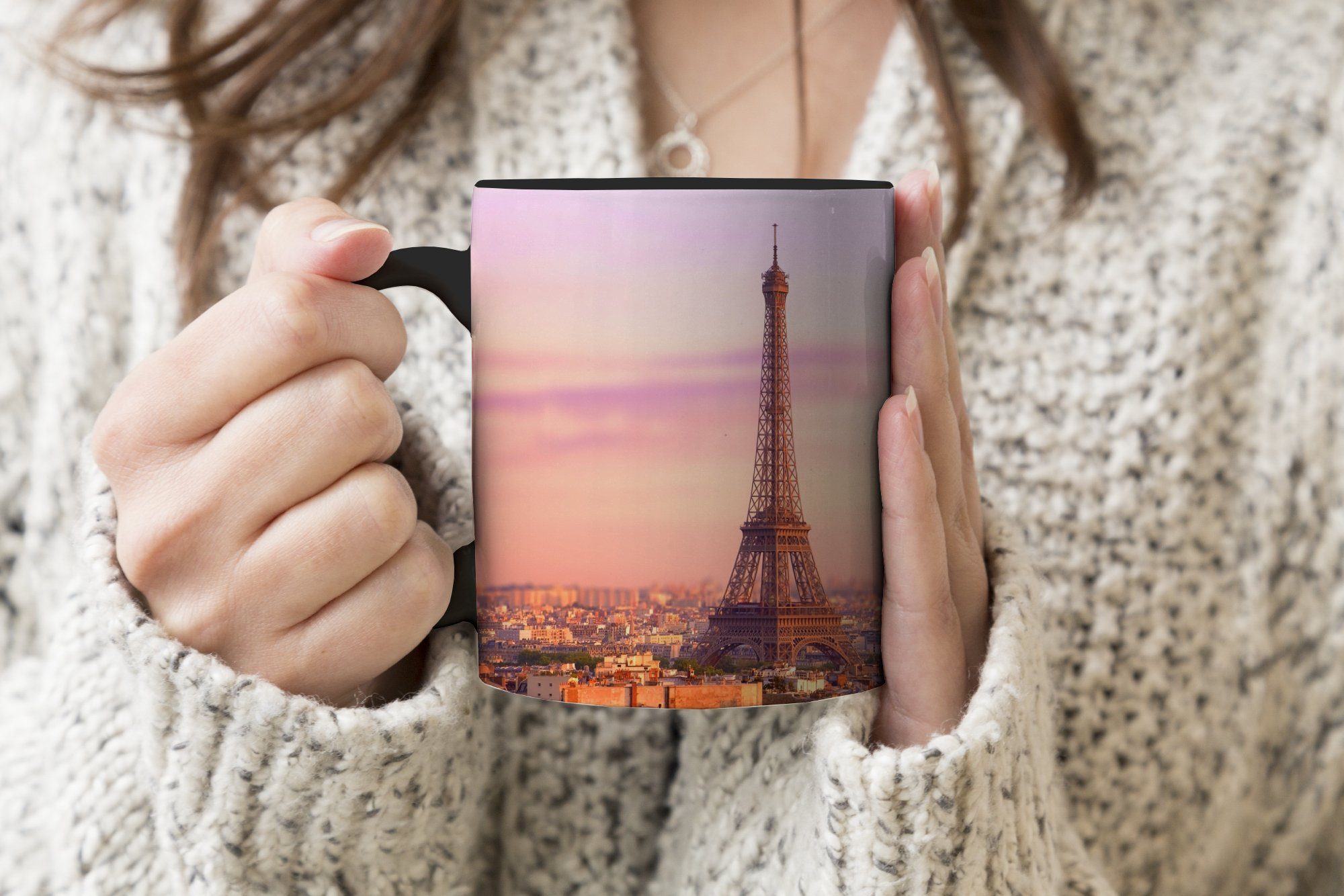 Keramik, Blick Teetasse, Eiffelturm MuchoWow Zaubertasse, Kaffeetassen, Höhepunkt, Geschenk dem mit Farbwechsel, Tasse als über Paris