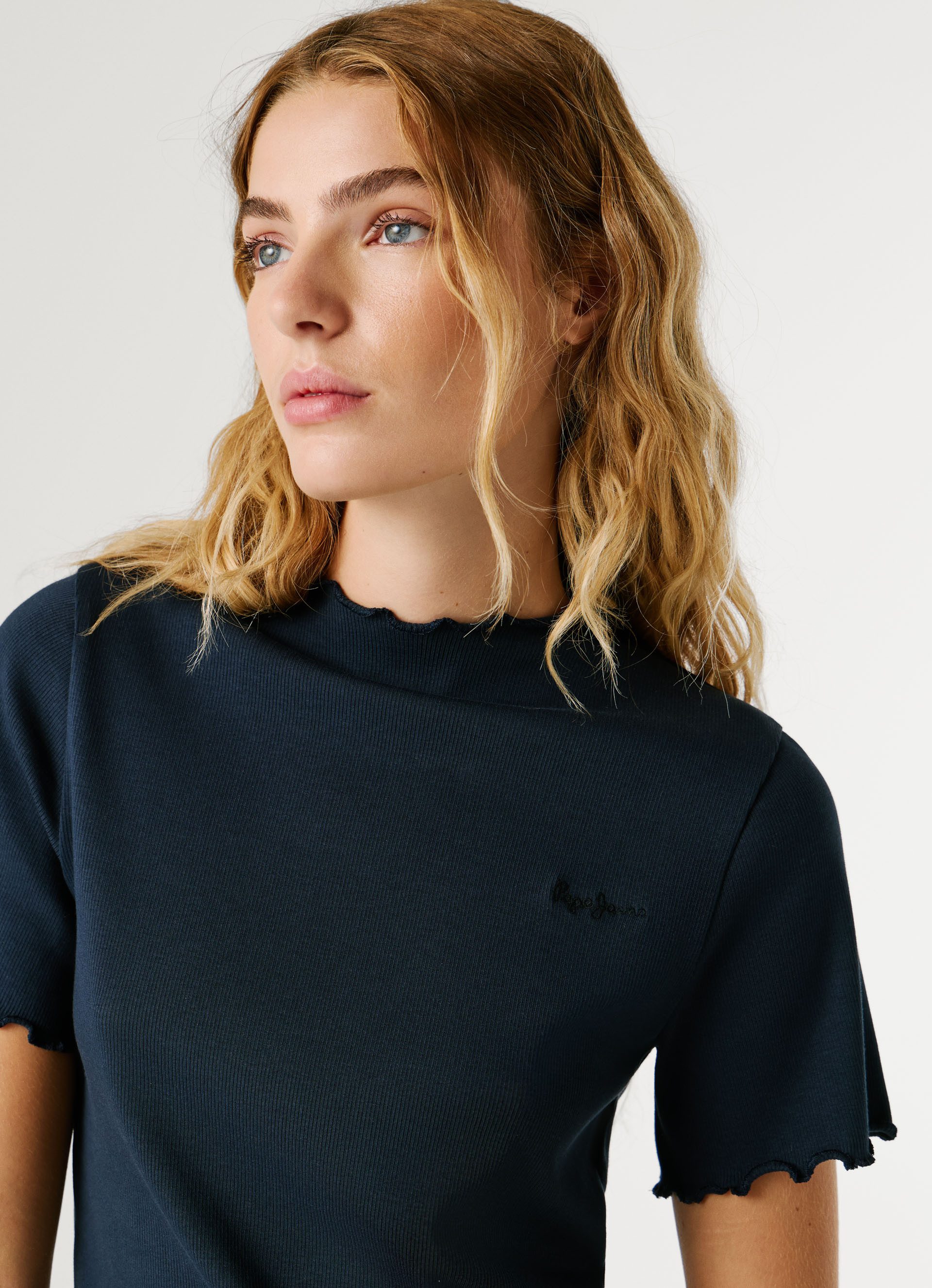 Pepe Jeans T-Shirt NORA mit gewellten Abschlüssen günstig online kaufen