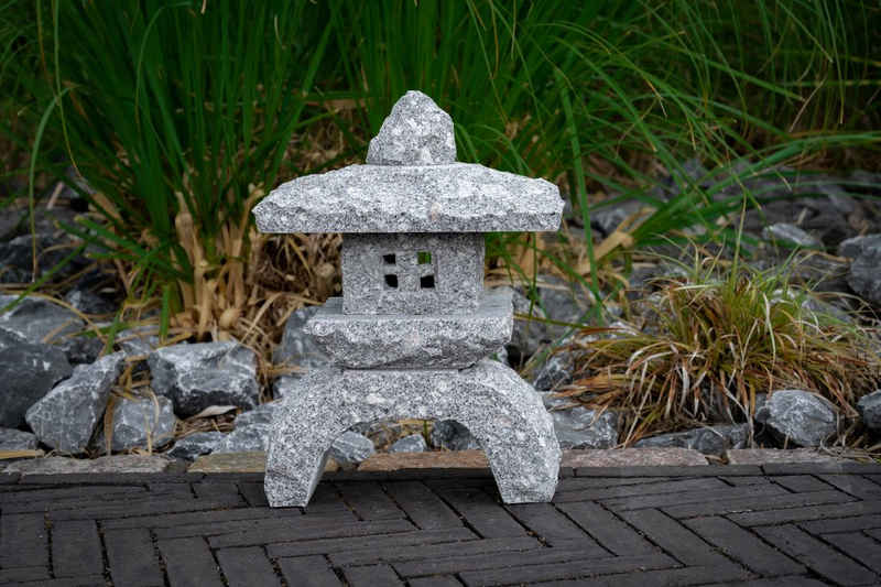 IDYL Gartenfigur Granit Naturstein Laterne, Granitstein – ein Naturprodukt sehr robust – witterungsbeständig gegen Frost, Regen und UV-Strahlung.