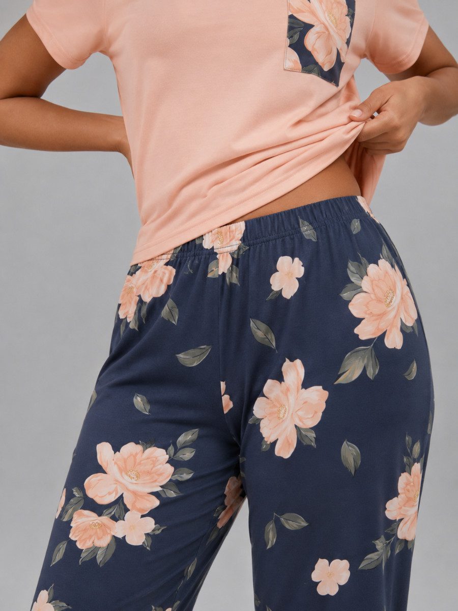 Elegant Love Pyjama Damen Schlafanzug Set mit Blumenmuster – Bequeme Nachtwäsche (Set, 2 tlg., kurzarm T-Shirt und lange Hose) Elegante Loungewear & Homewear fü – Bild 5 von 5