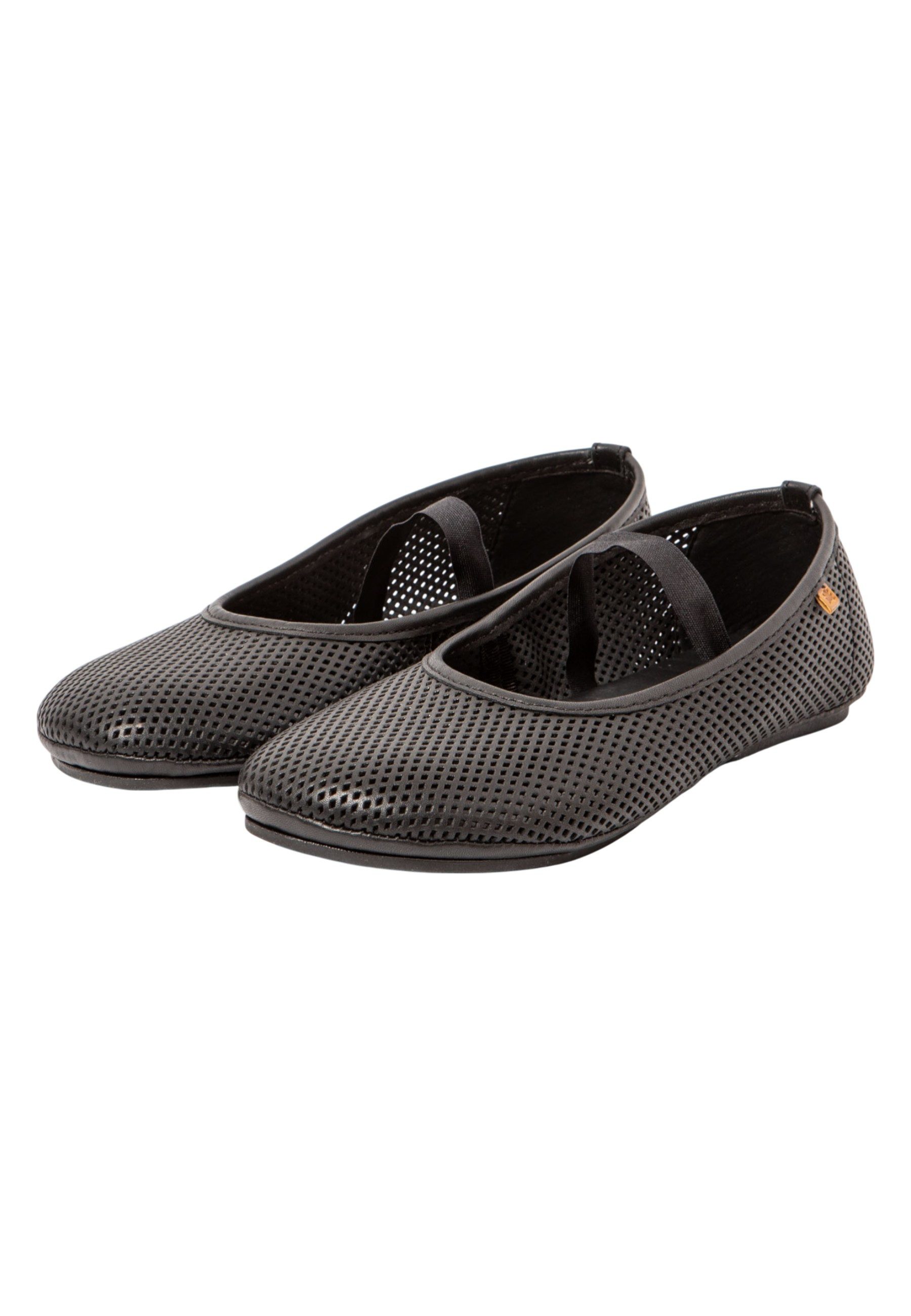 El Naturalista N5820R Essence Black Ballerina