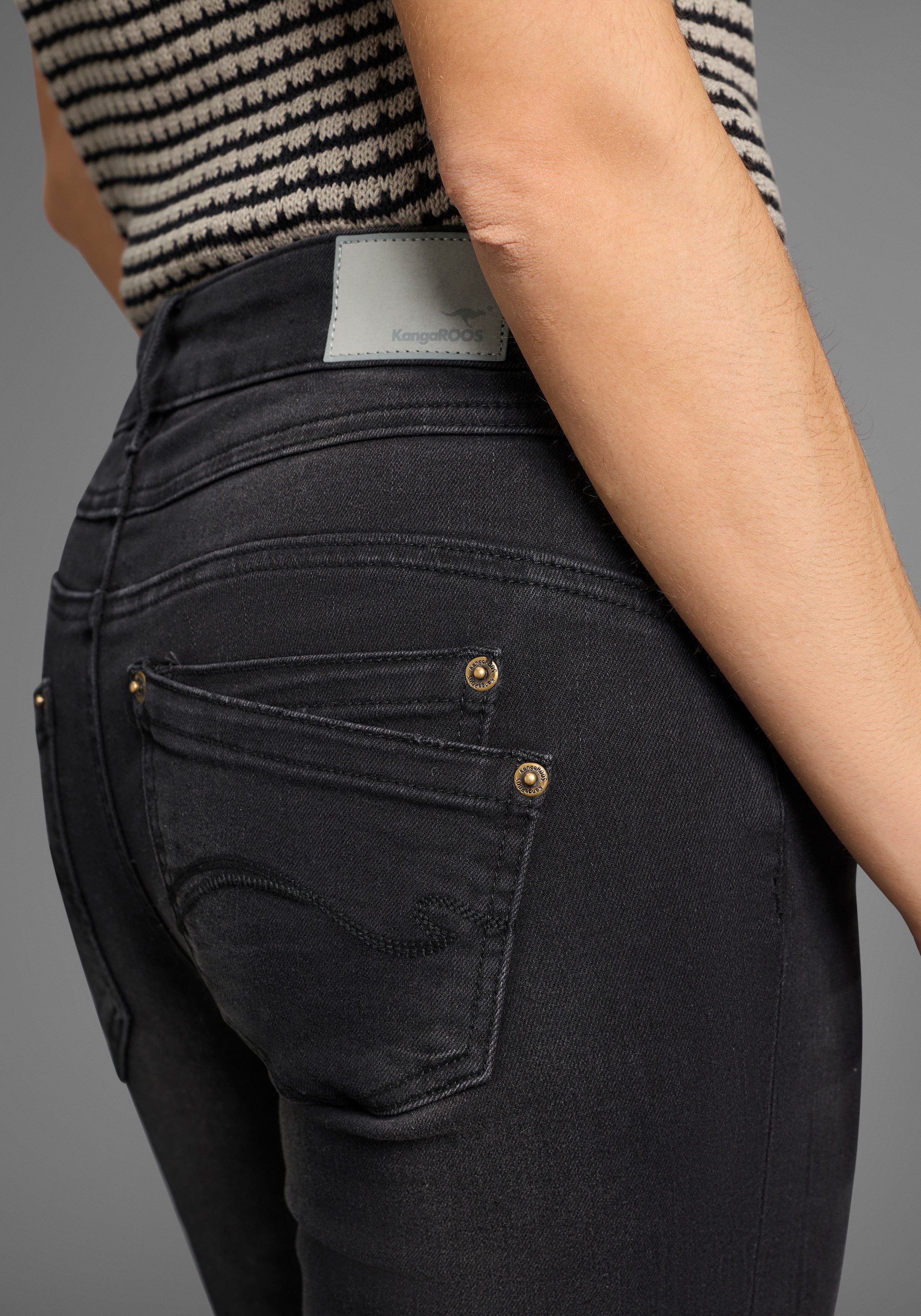 KangaROOS Relax-fit-Jeans RELAX-FIT HIGH WAIST knöchelfreie Schnittform, krempelbare Beinabschlüsse
