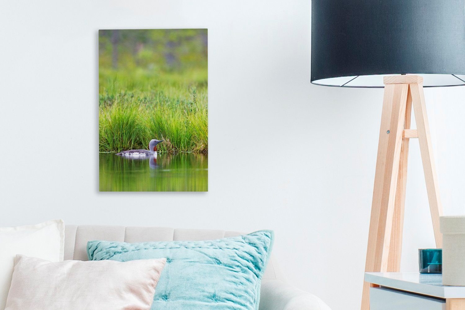 OneMillionCanvasses® Leinwandbild Rotkehltaucher schwimmt Gemälde, bespannt Zackenaufhänger, vor inkl. Leinwandbild fertig grünen Landschaft, (1 St), einer cm 20x30