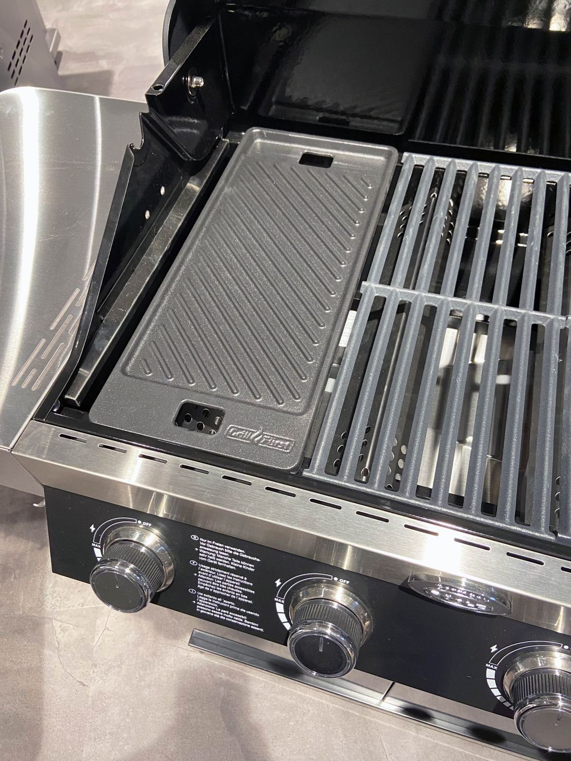 Grillfürst Grillplatte Grillfürst Grillplatte Gusseisen für Videro G3/G3-S und G4/G4-S bis Modell 2020, auch für G2-S Vario+ und G3-S Vario+ geeignet, 44,5 x 19,2 cm