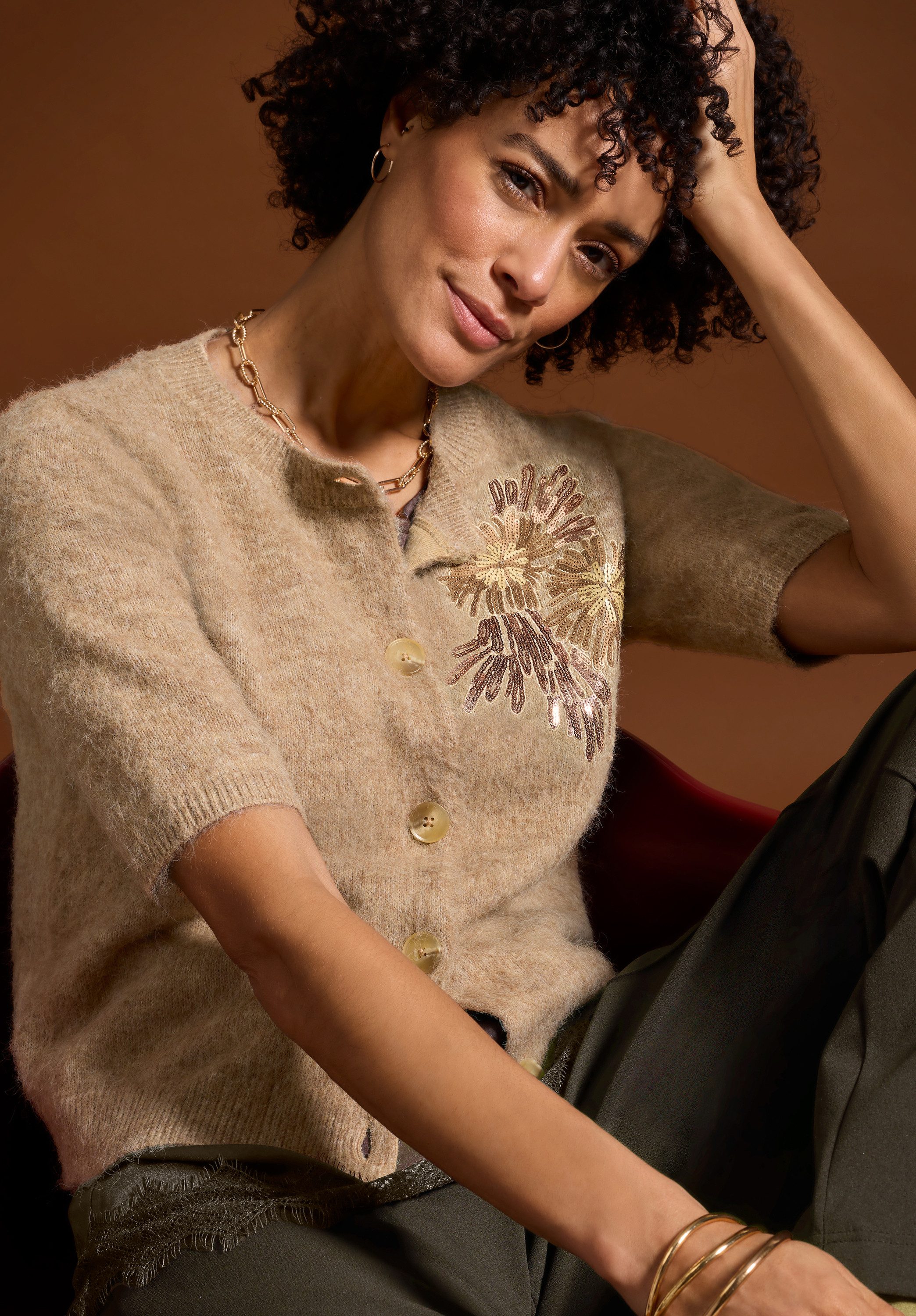 bianca Strickjacke RENE in flauschigem Strick mit Paillettenmotiv