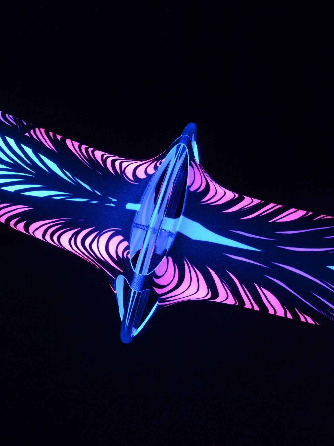 PSYWORK Wanddekoobjekt 5m Schwarzlicht Deko Neon" Psy Field Schwarzlicht Ø 25cm, UV-aktiv, leuchtet unter "Magnetic Tentakel Objekt