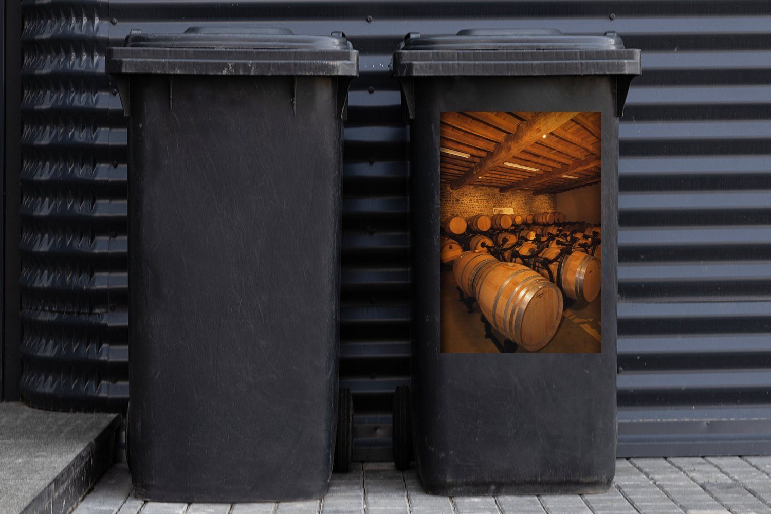 MuchoWow Wandsticker Fässer in Container, St), Sticker, Abfalbehälter einem Weinkeller Mülleimer-aufkleber, Mülltonne, (1