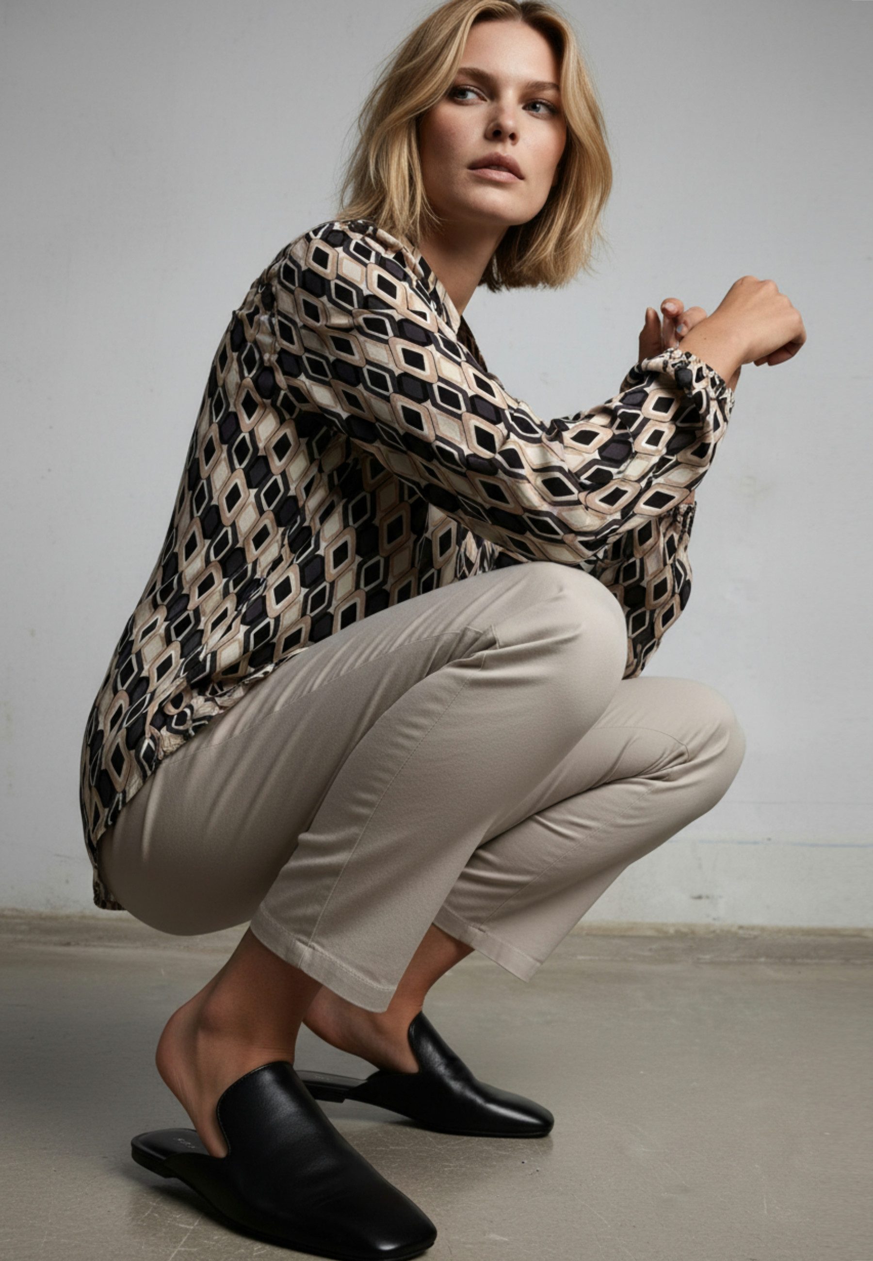 Andijamo-Fashion Schlupfbluse RETRO LINE Ausdrucksstarker Retro Print günstig online kaufen