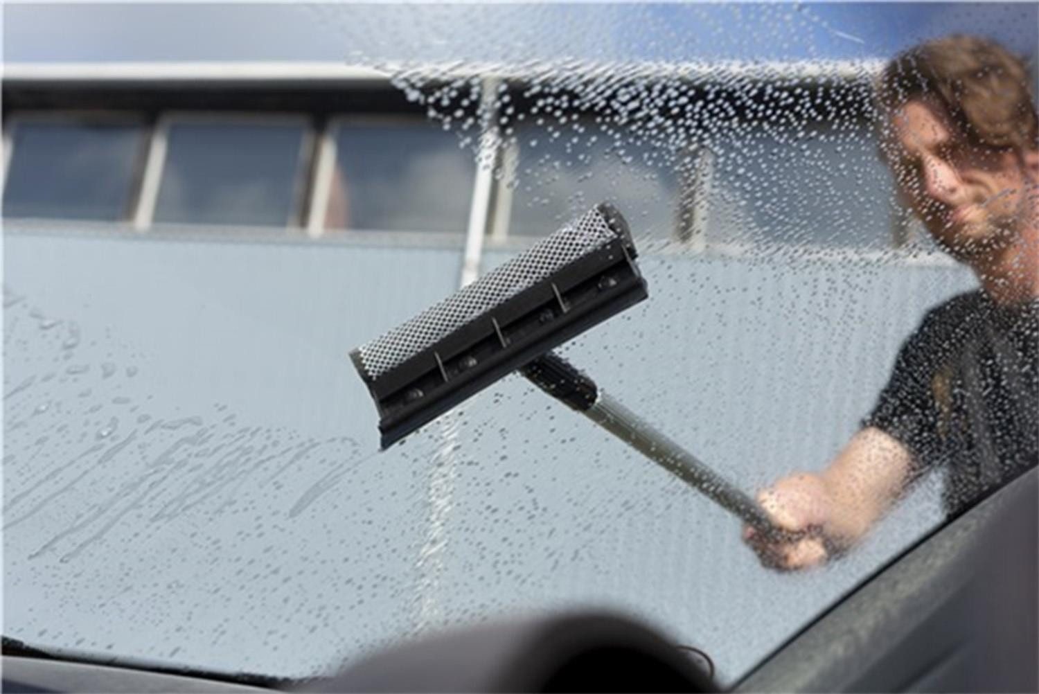 Vikan Autowaschbürste Scheibenschaber mit Schwamm & Teleskopstiel, 710, 710 mm, Schwarz, (Windschutzscheiben von LKW, Bussen, Transportern und anderen Großfahrzeugen, 1-tlg., Einzelartikel), Scheibenschaber Abzieher Teleskopstiel Schwammabzieher