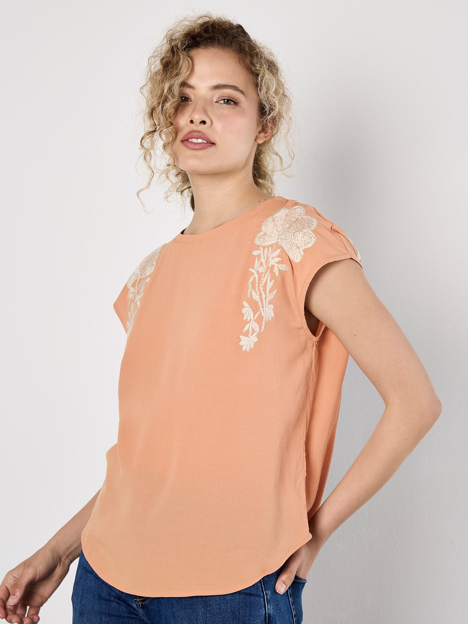 Apricot T-Shirt Modisches Shirt mit Stickerei