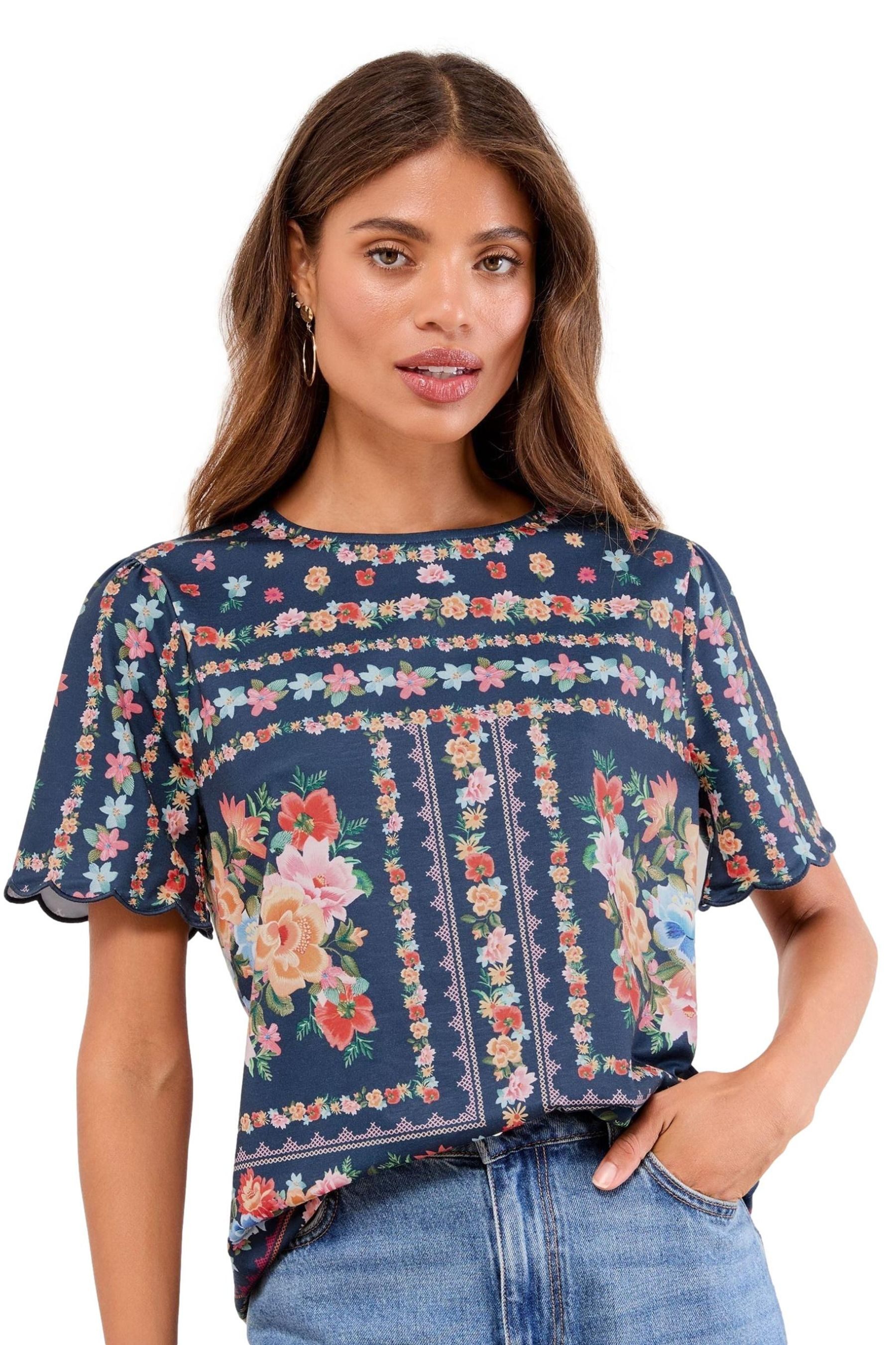 LIPSY T-Shirt Lipsy T-Shirt mit Muschelkante, Regular (1-tlg) günstig online kaufen