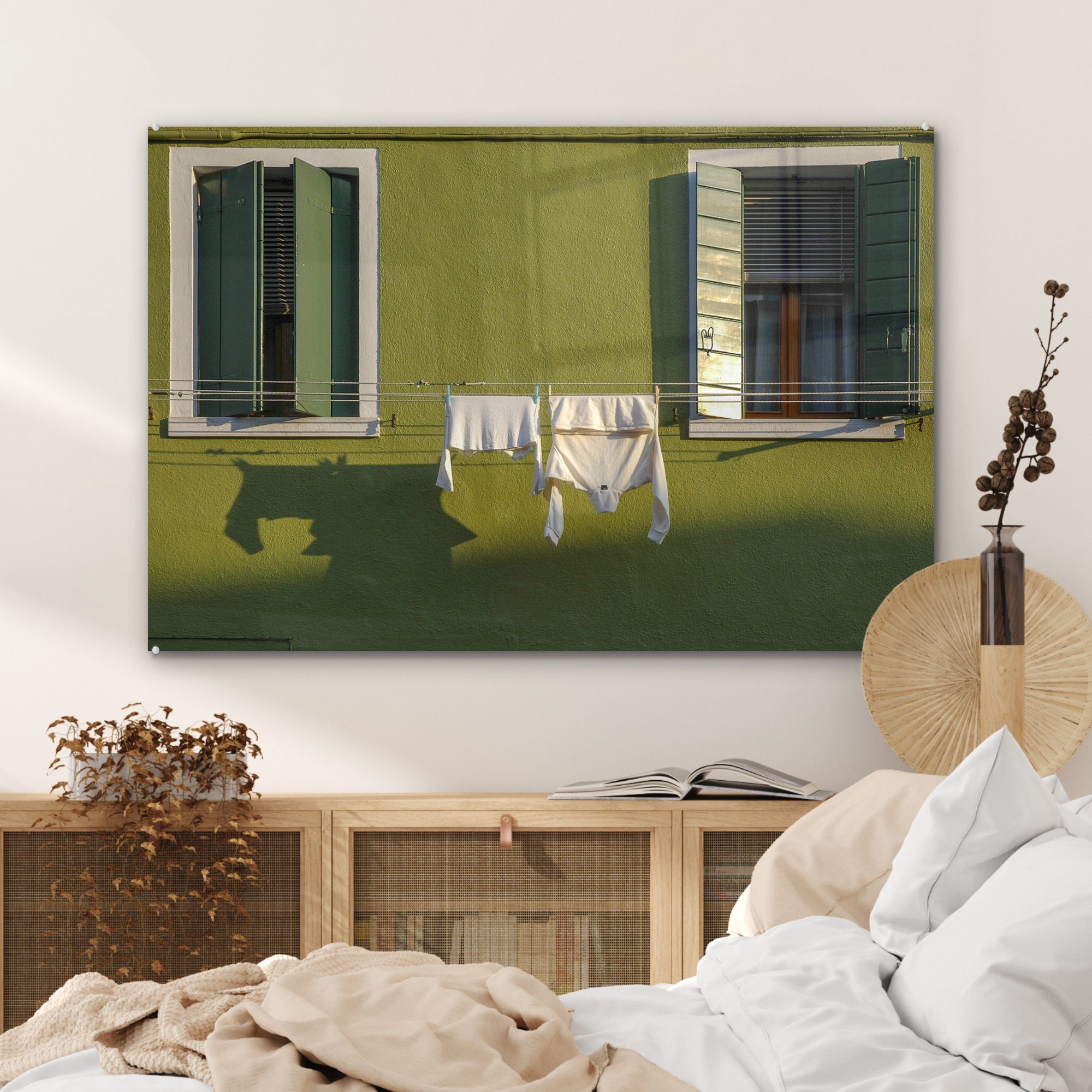Wohnzimmer MuchoWow an (1 mit Wäscheleine & Grüne Schlafzimmer der Acrylglasbilder Acrylglasbild Wand, Fensterläden St),