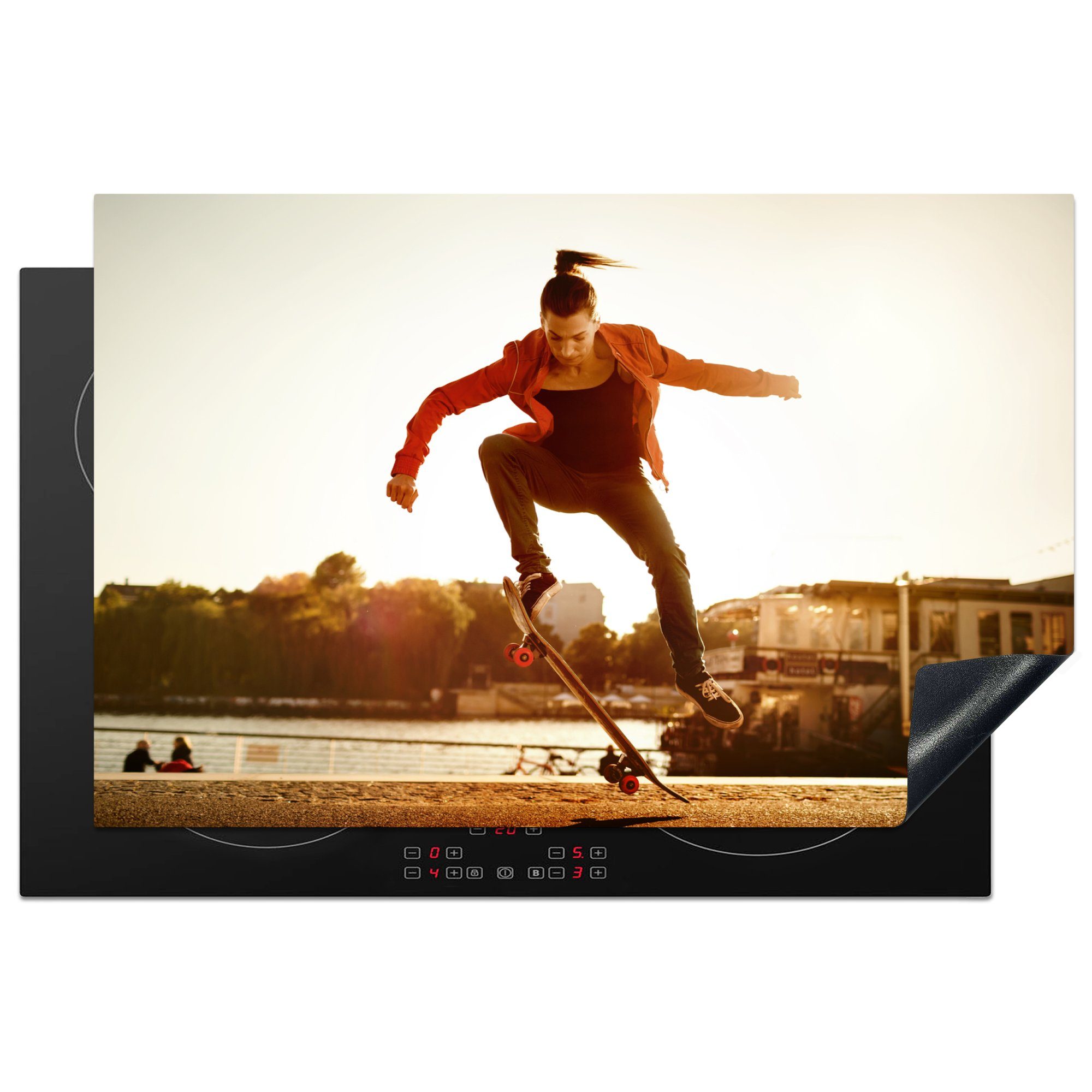 MuchoWow Herdblende-/Abdeckplatte Eine Frau macht einen Stunt mit ihrem Skateboard, Vinyl, (1 tlg), 81x52 cm, Induktionskochfeld Schutz für die küche, Ceranfeldabdeckung